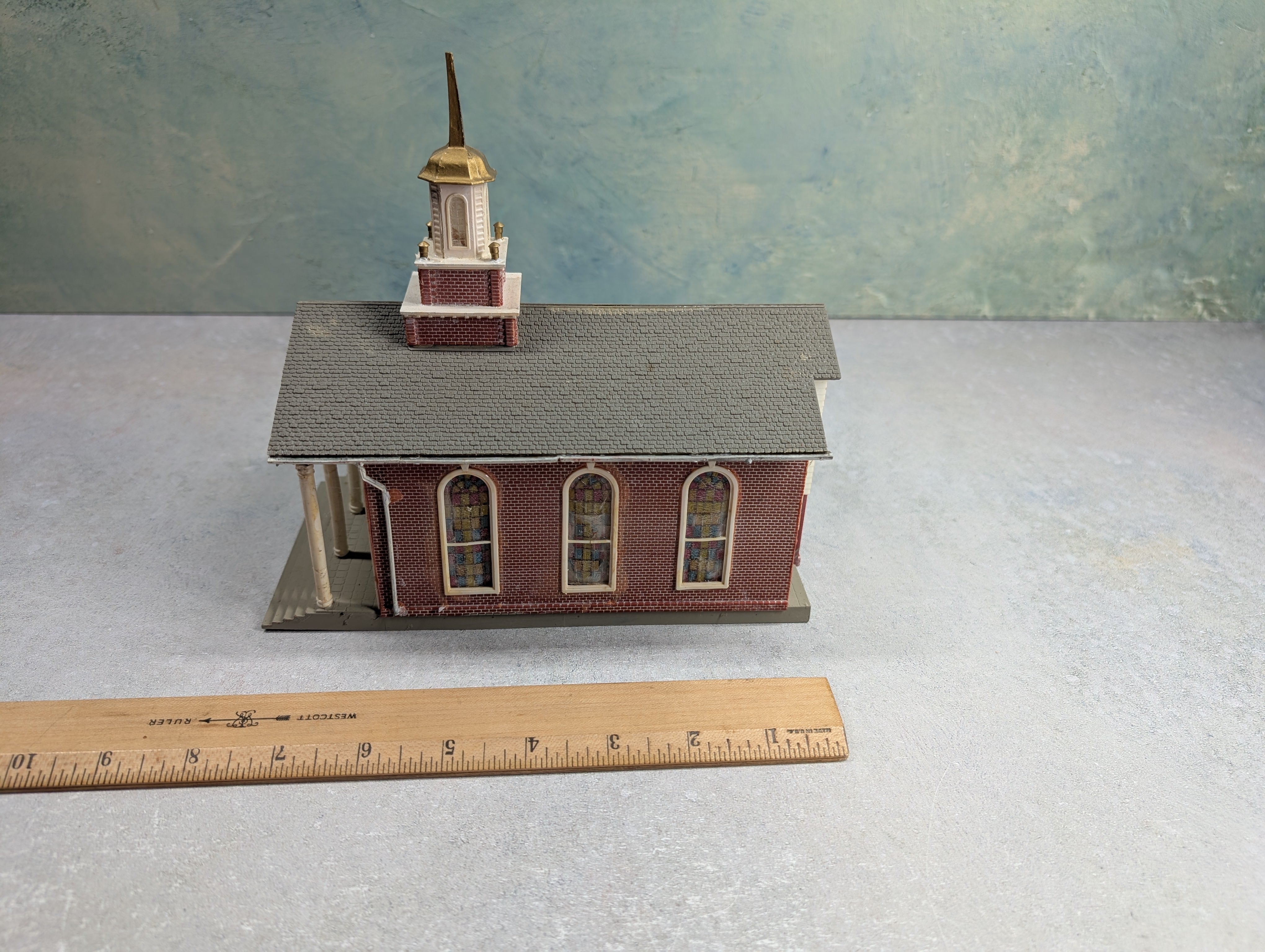 USED HO Scale Large Church, Brick Church