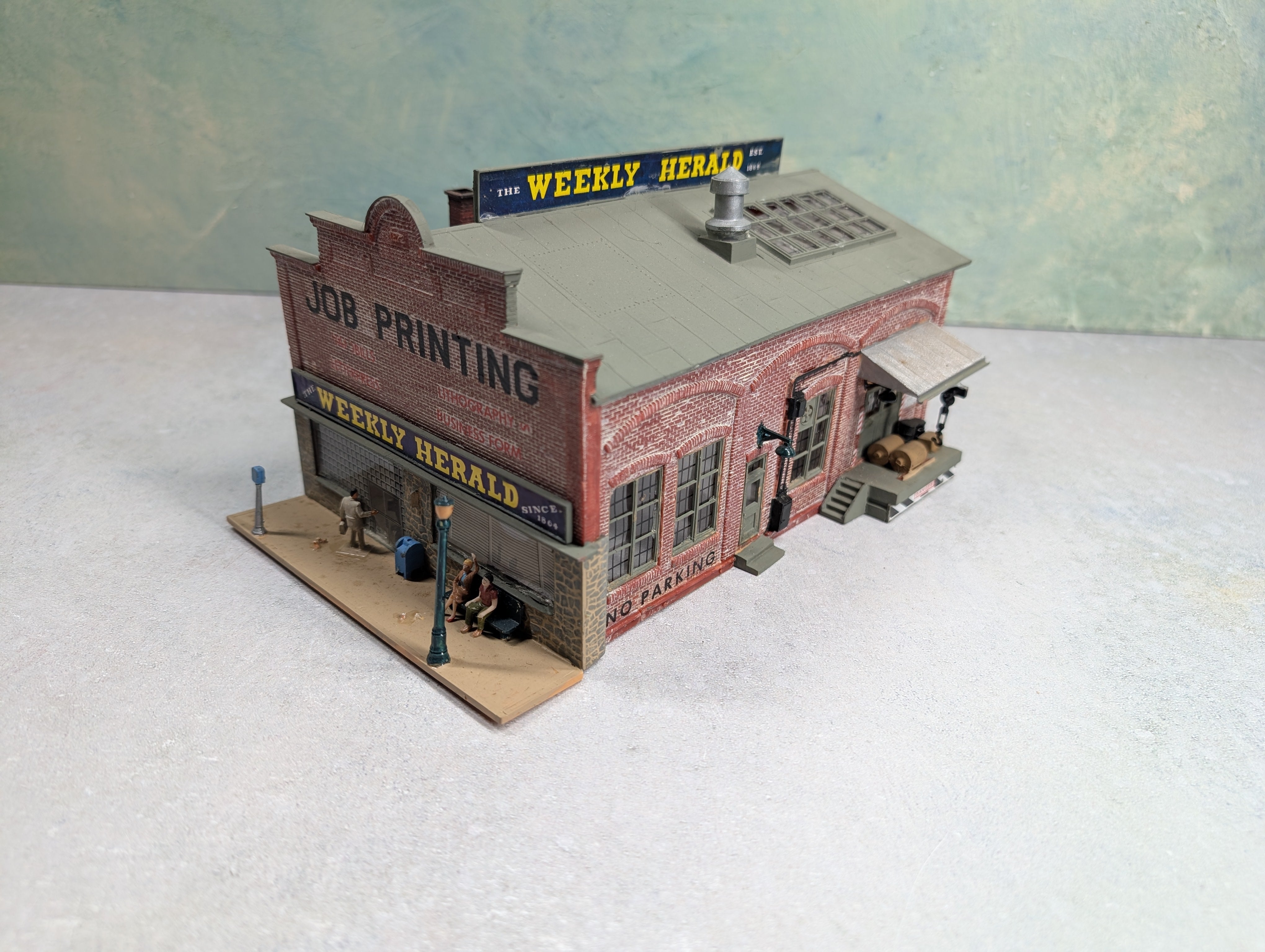 USED HO Scale Weekly Herald, Brick Building