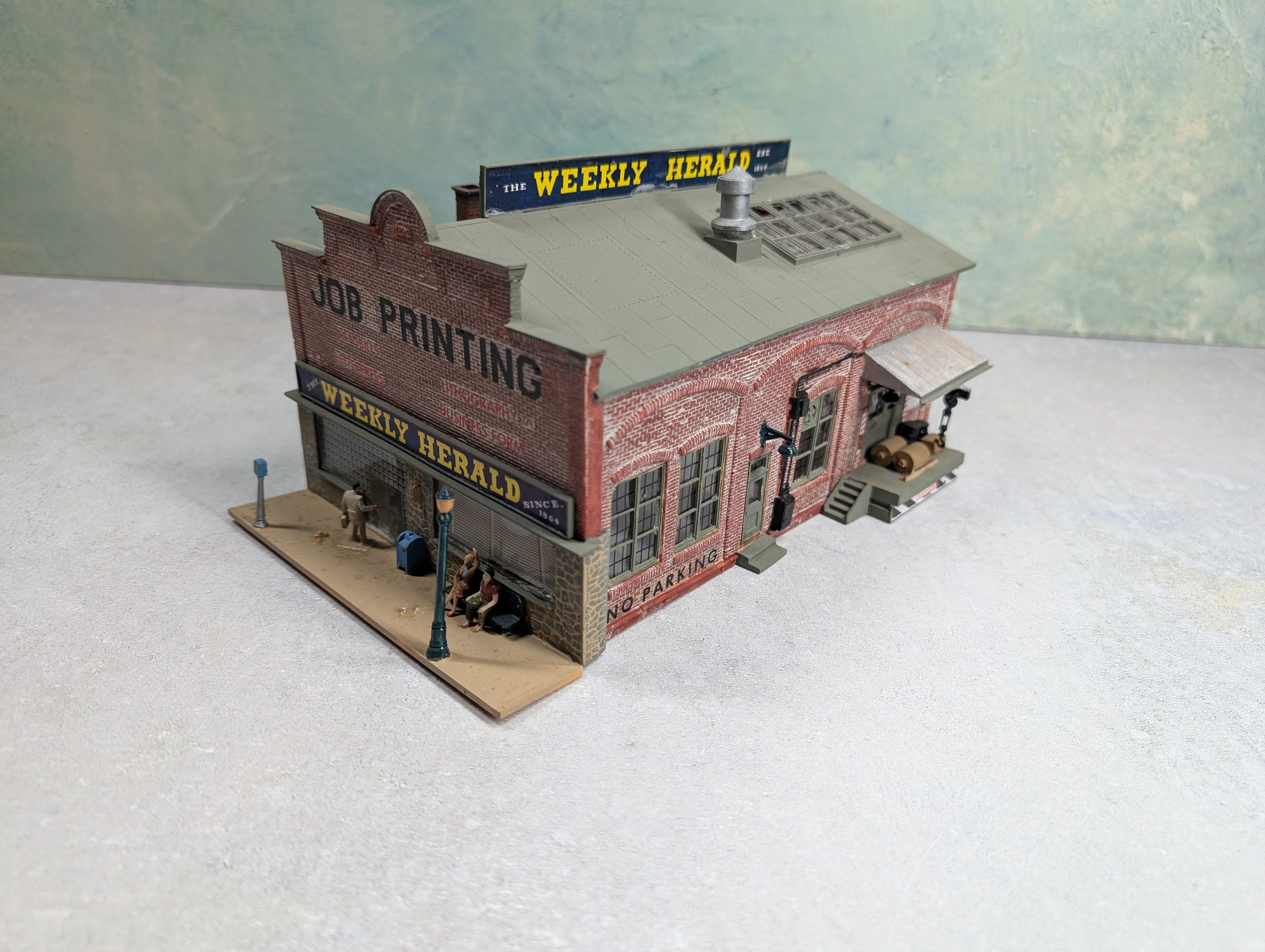 USED HO Scale Weekly Herald, Brick Building