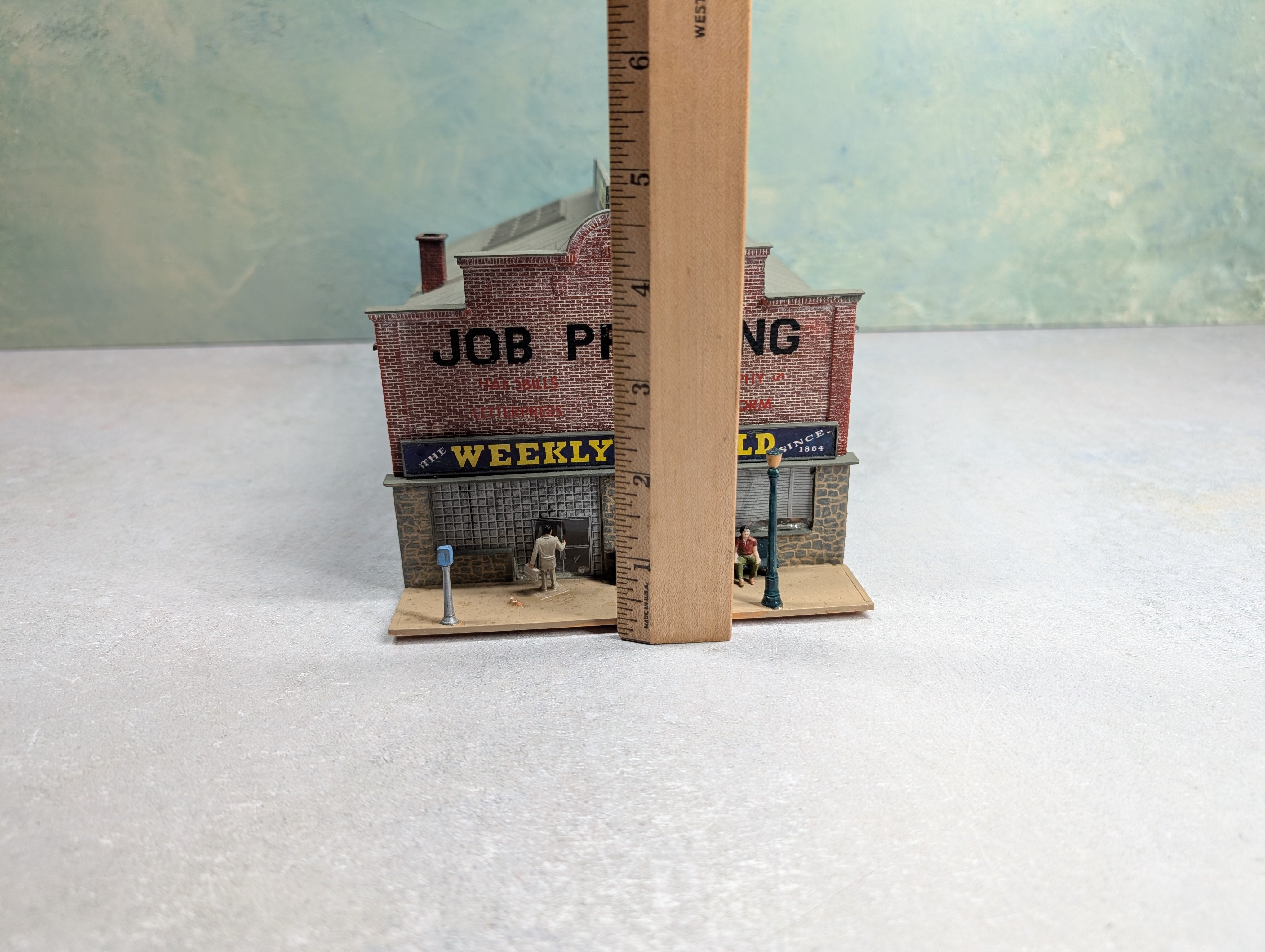 USED HO Scale Weekly Herald, Brick Building