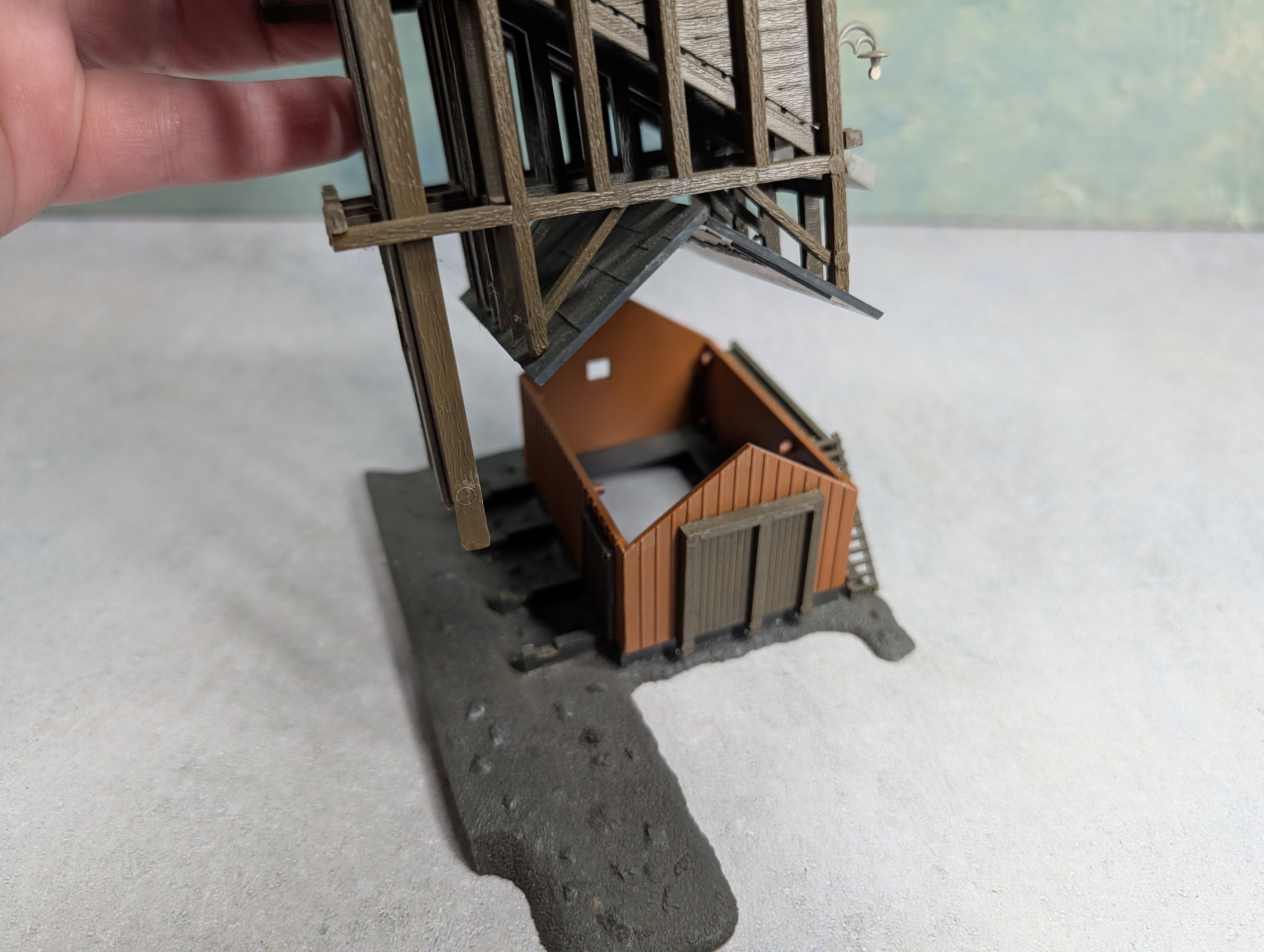 USED Pola HO Scale Track Side Coaling Station