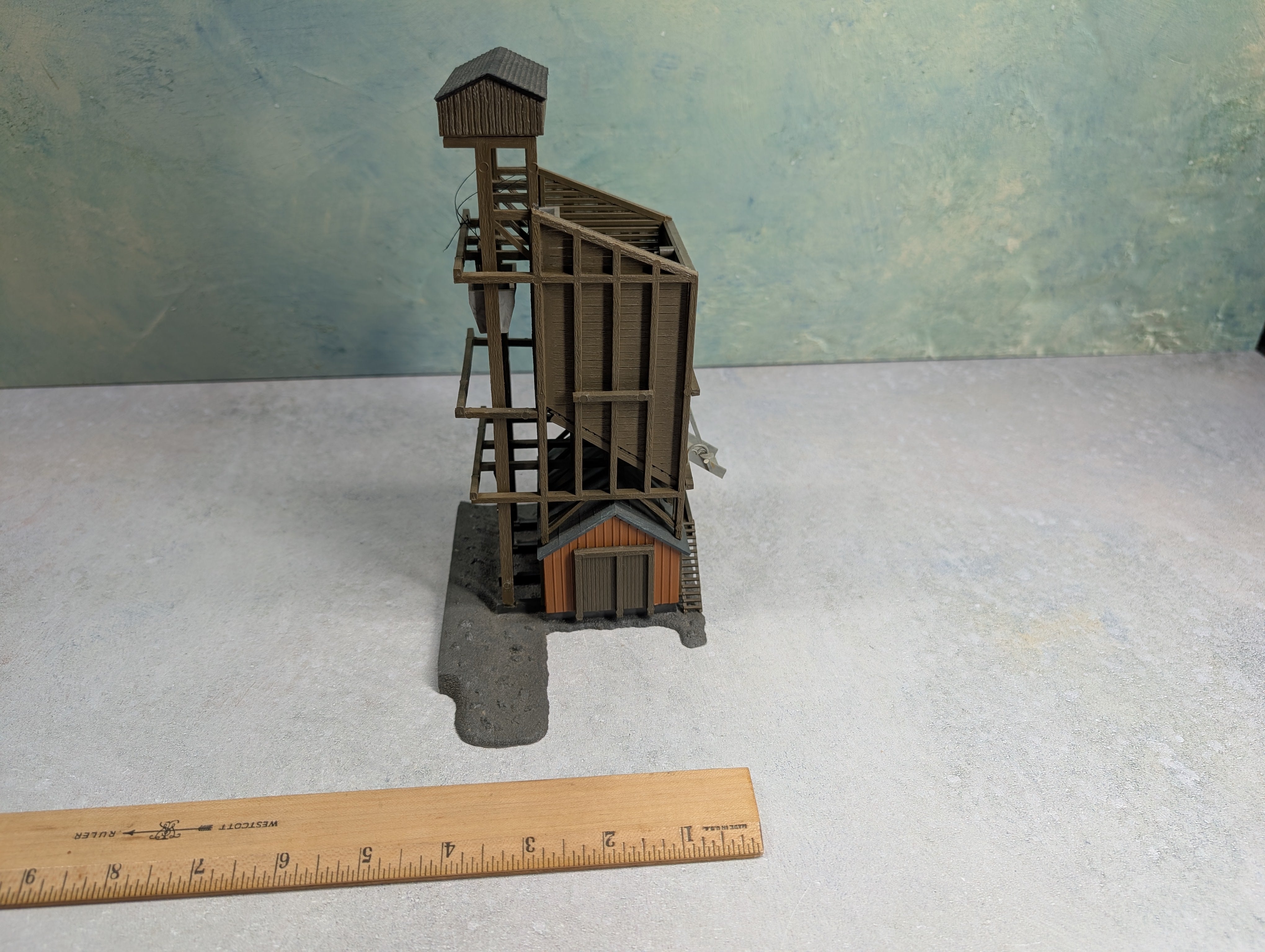 USED Pola HO Scale Track Side Coaling Station