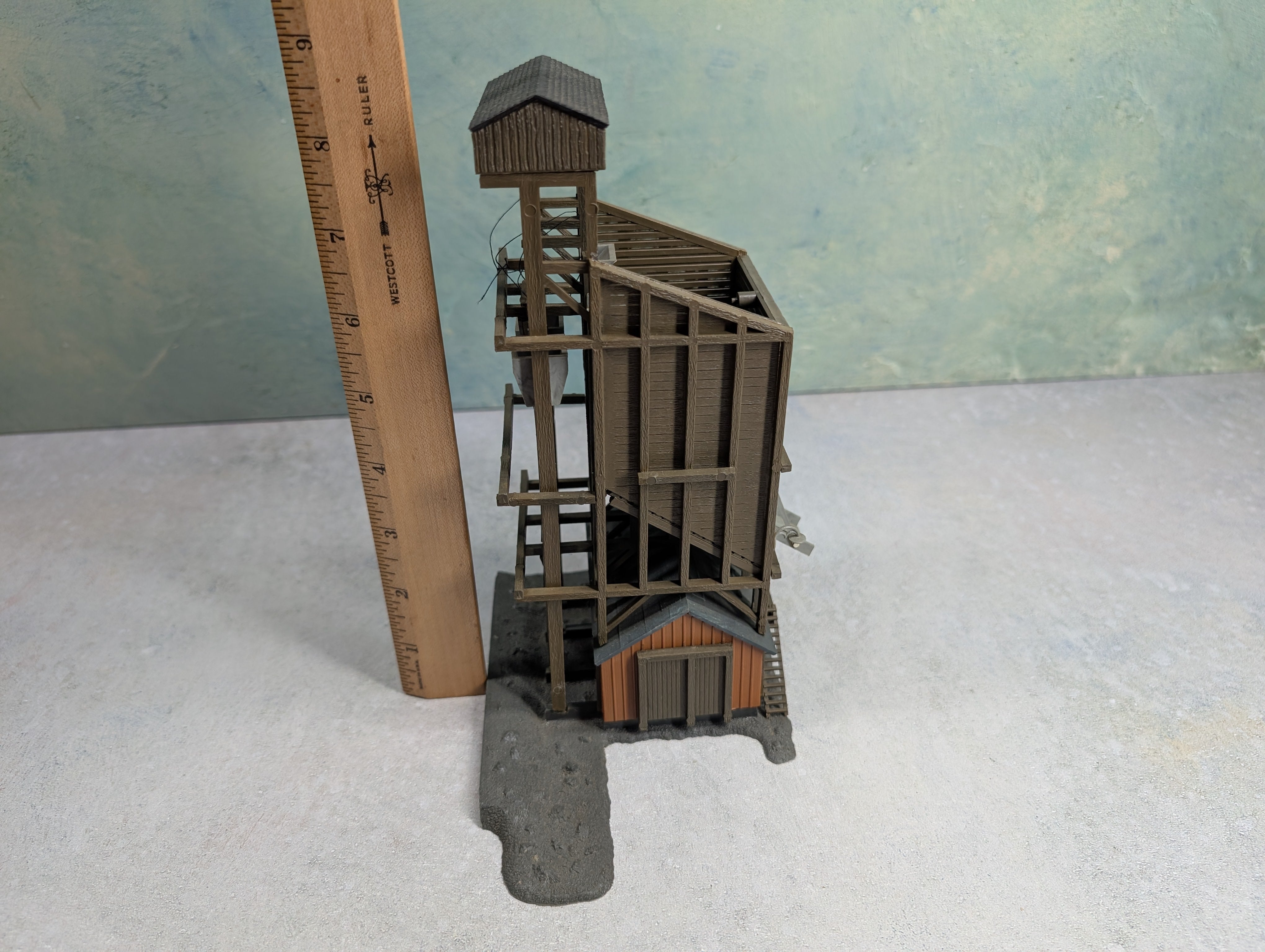 USED Pola HO Scale Track Side Coaling Station