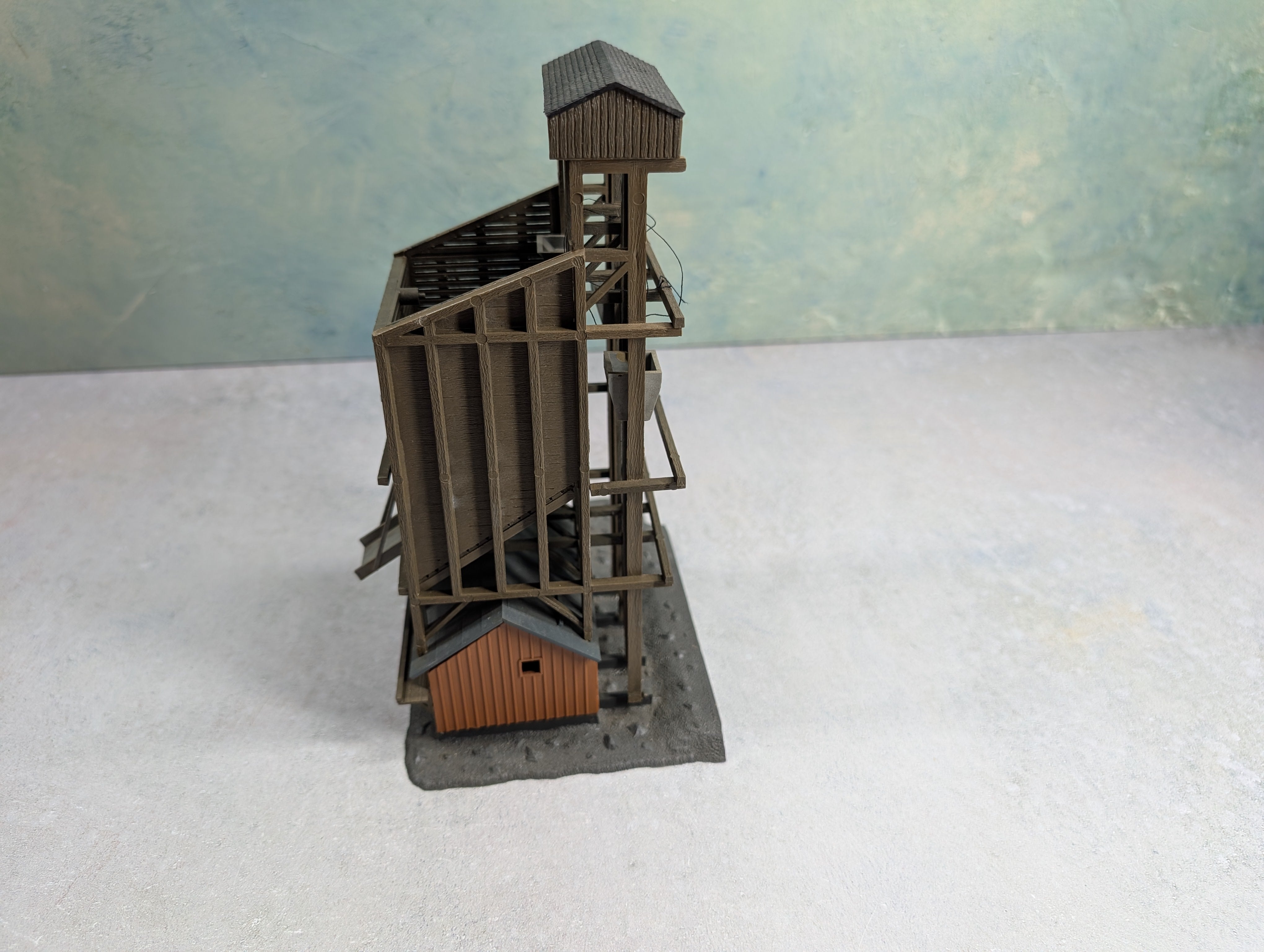 USED Pola HO Scale Track Side Coaling Station