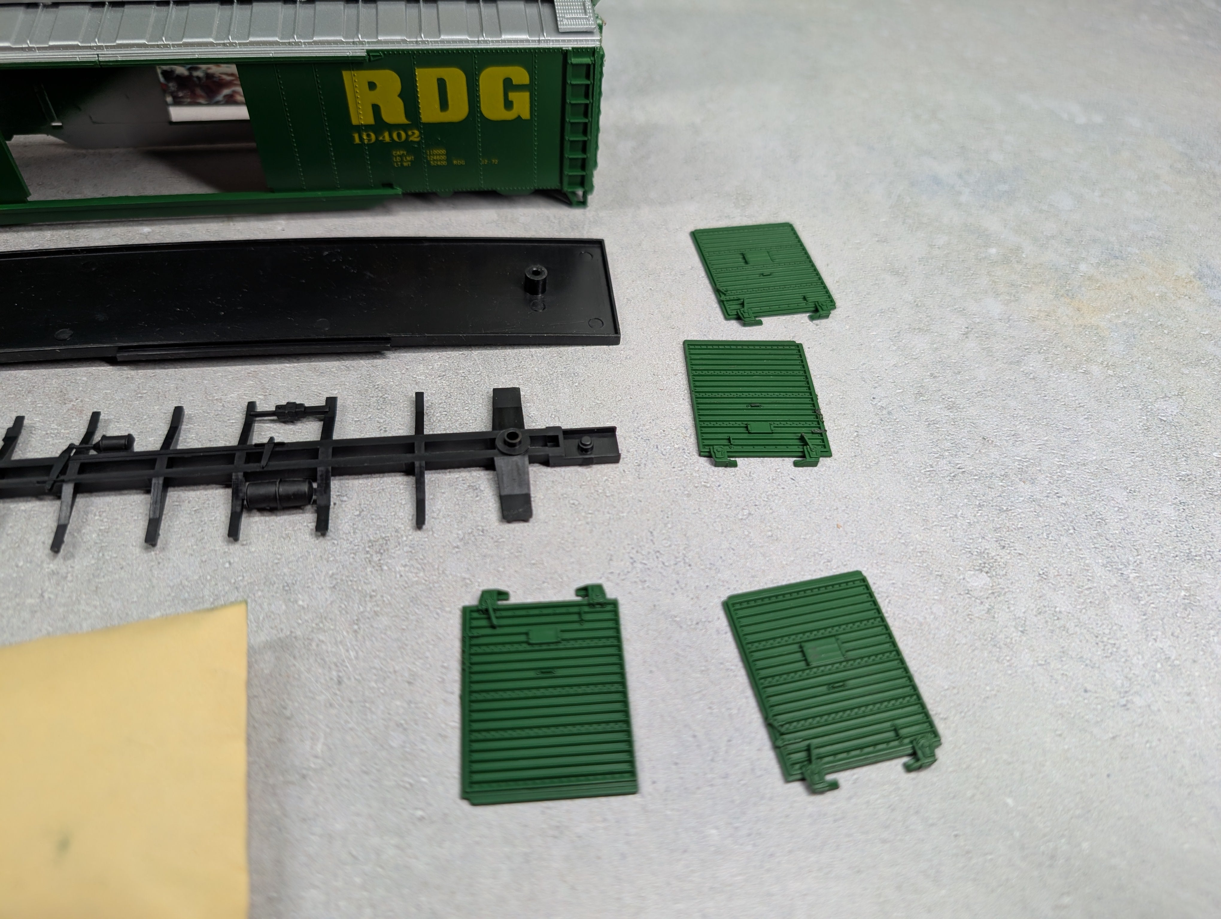 USED Athearn HO Scale 50' DD Box Car Reading RDG #19402 Bev-Bel KIT