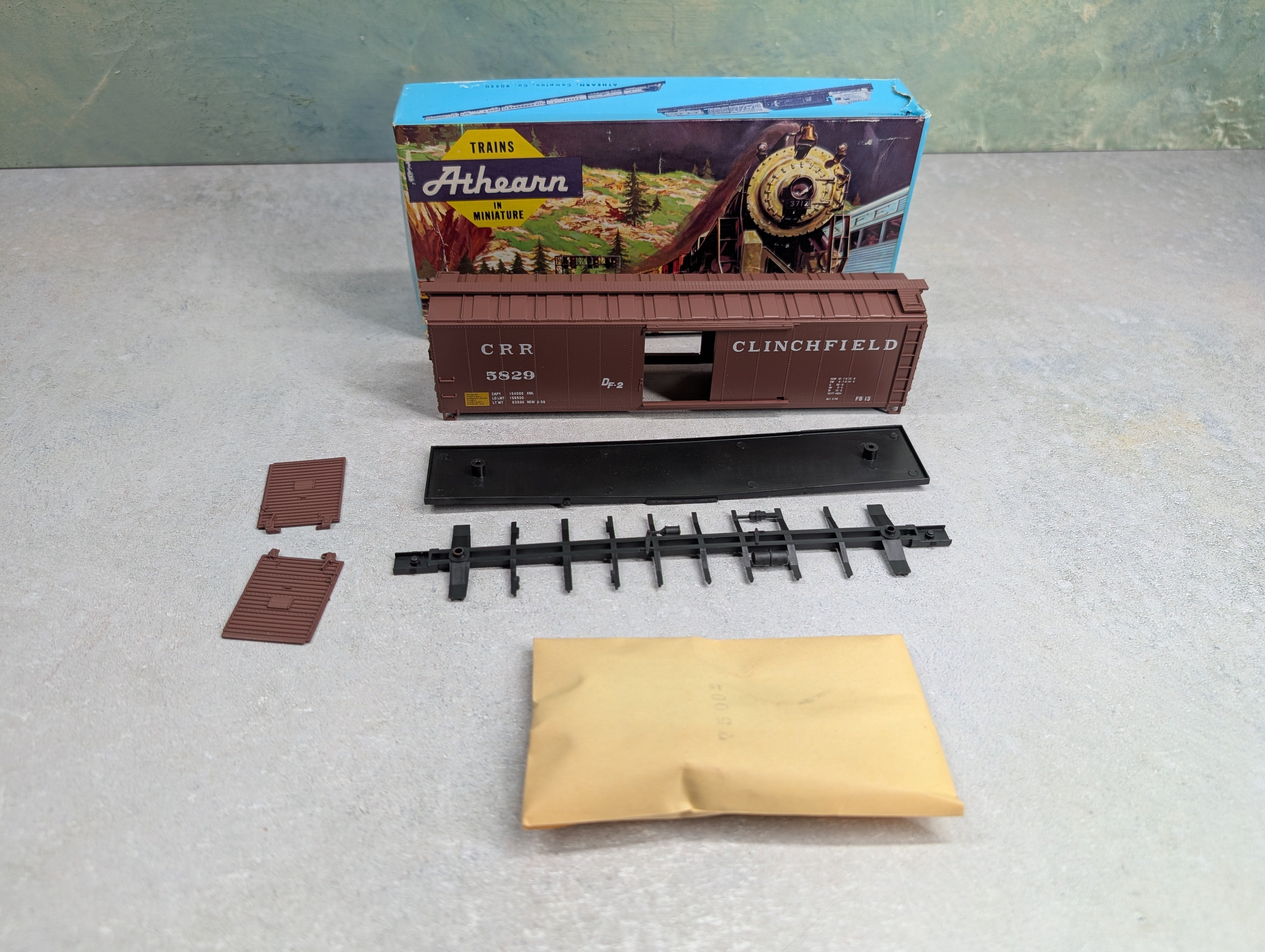 USED Athearn HO Scale 50' Box Car Clinchfield CRR #5829 RailRunner KIT