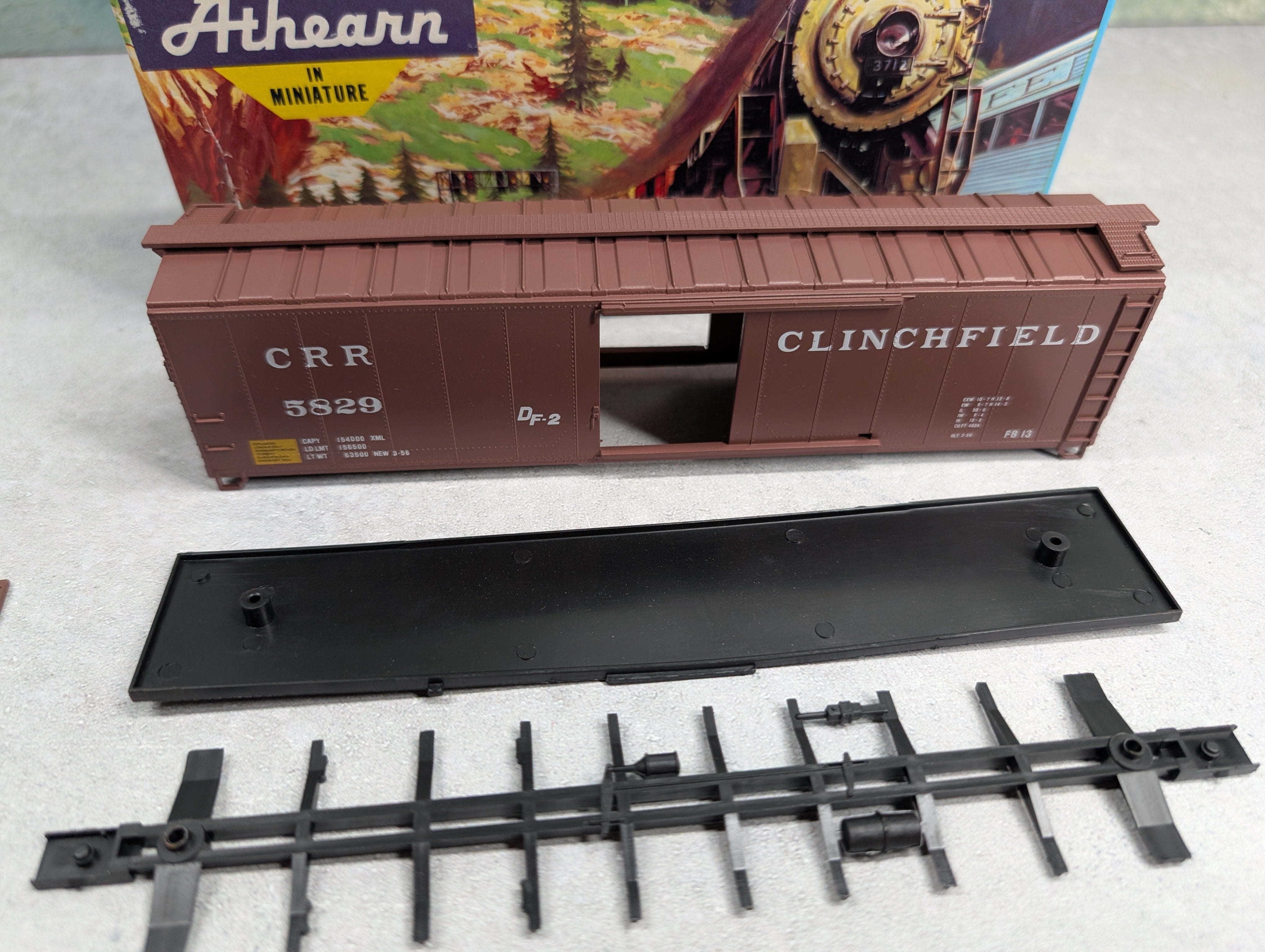 USED Athearn HO Scale 50' Box Car Clinchfield CRR #5829 RailRunner KIT