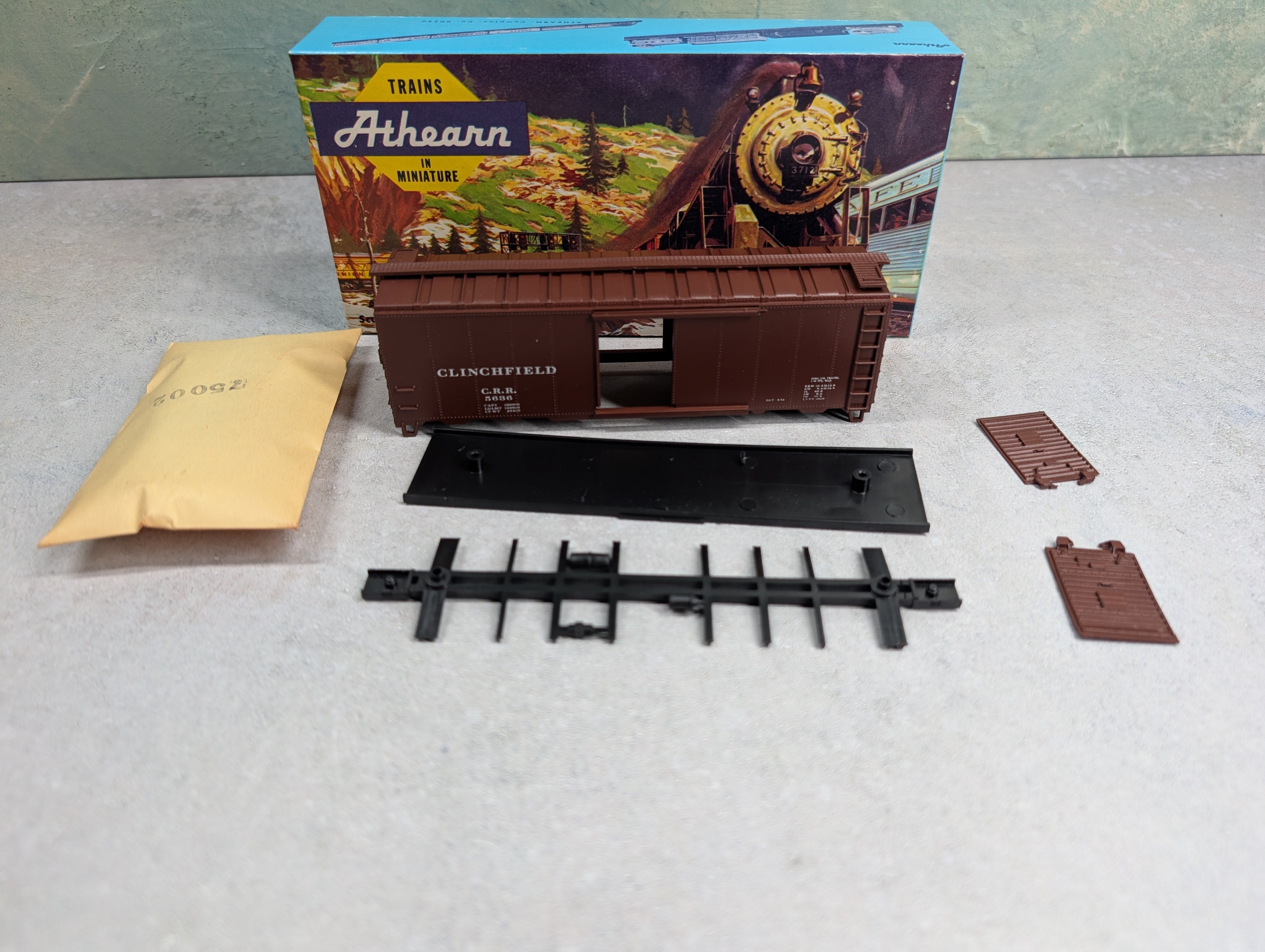 USED Athearn HO Scale 40' Box Car Clinchfield CRR #5636 Bev-Bel KIT