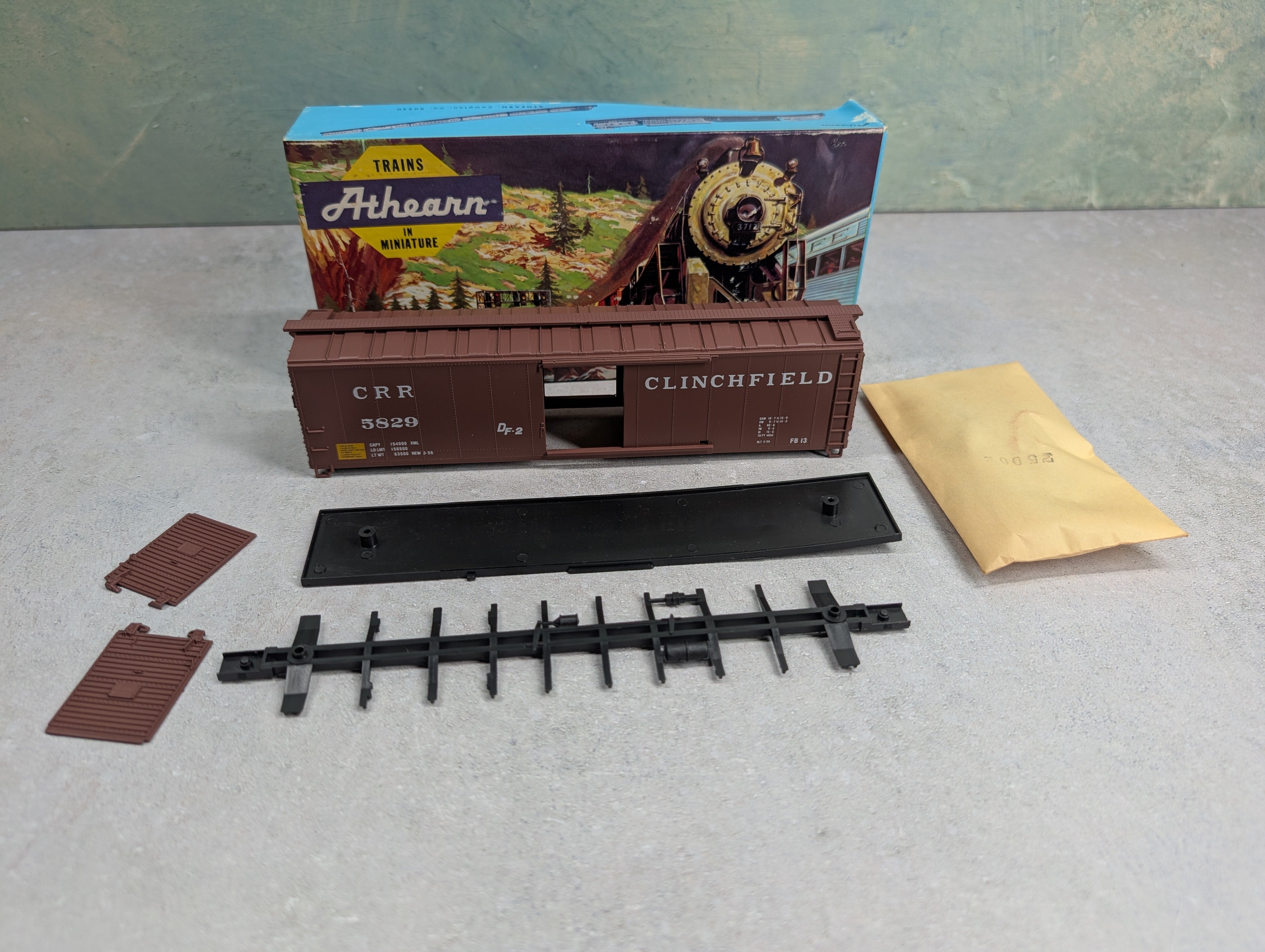 USED Athearn HO Scale 50' Box Car Clinchfield CRR #5829 RailRunner KIT