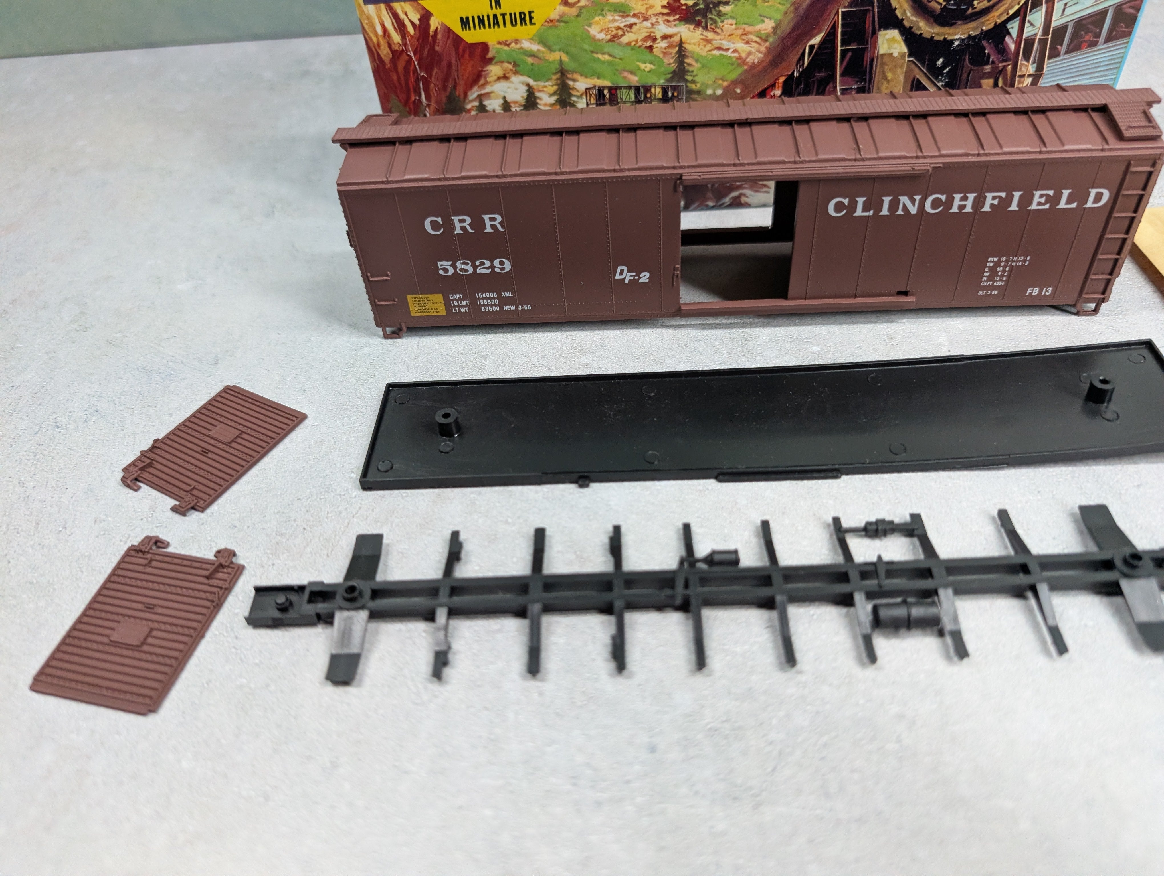 USED Athearn HO Scale 50' Box Car Clinchfield CRR #5829 RailRunner KIT