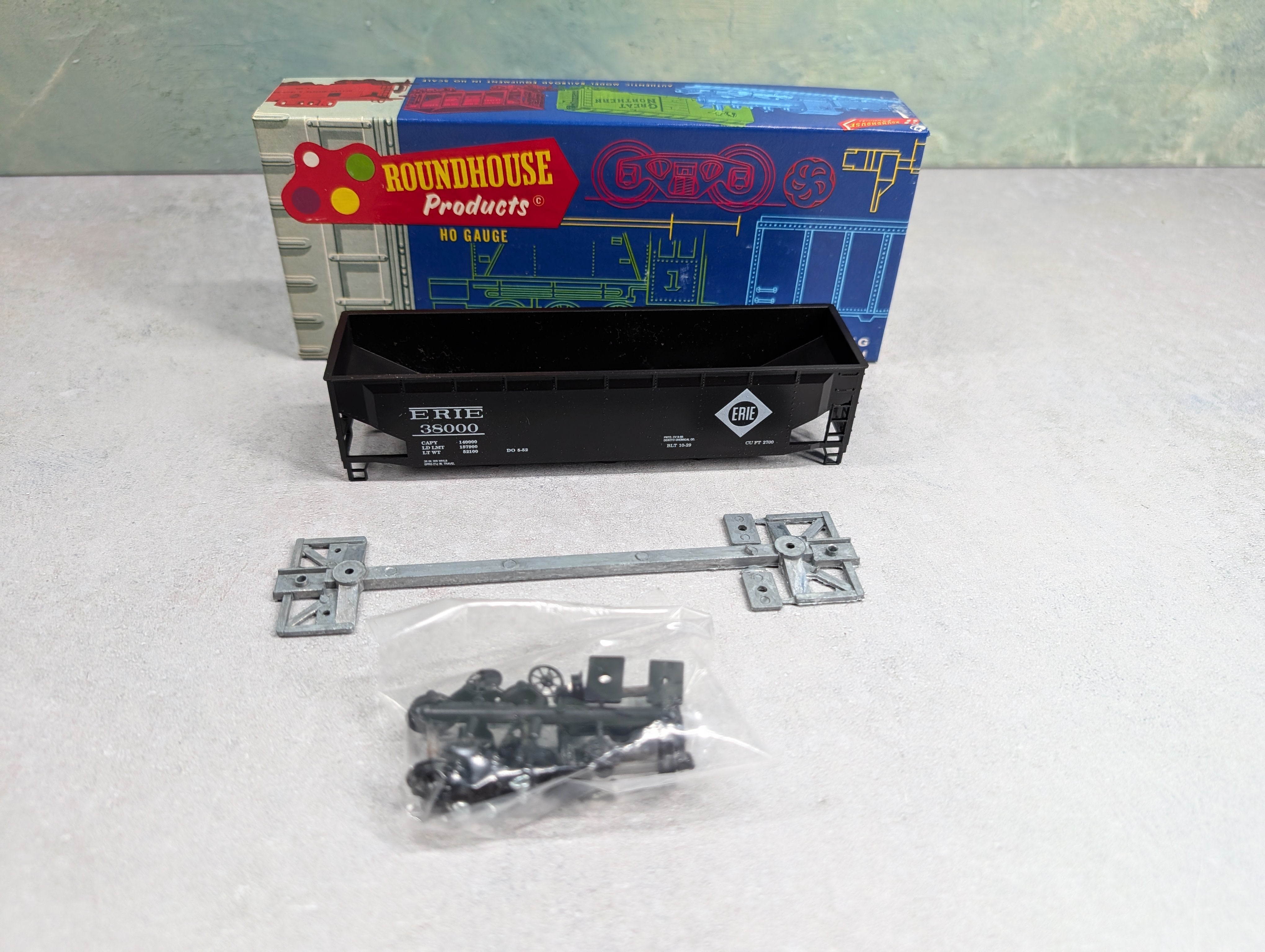USED Roundhouse 1611 HO Scale 3-Bay Rib Side Hopper Erie #38000 KIT