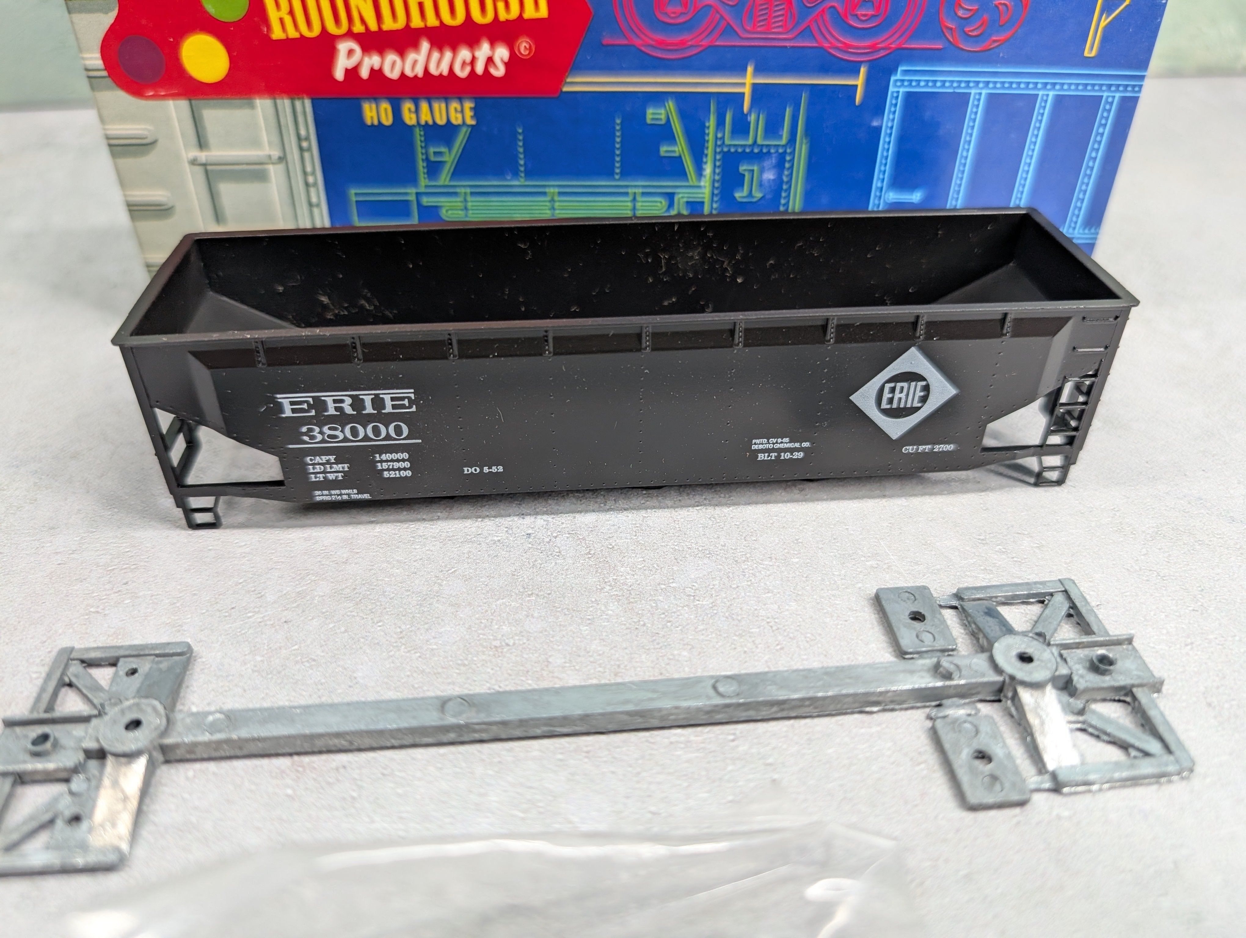 USED Roundhouse 1611 HO Scale 3-Bay Rib Side Hopper Erie #38000 KIT