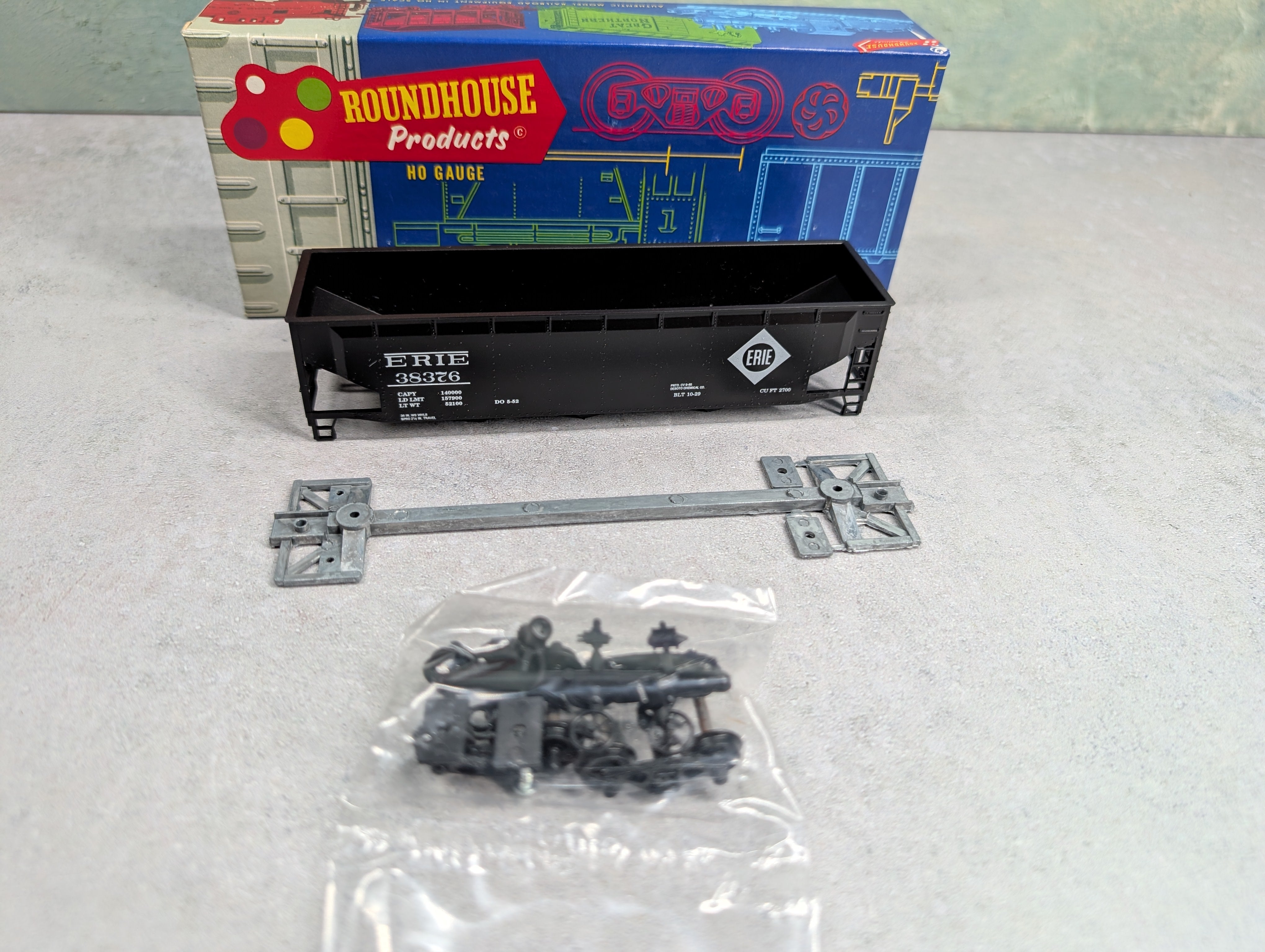 USED Roundhouse 1611 HO Scale 3-Bay Rib Side Hopper Erie #38376 KIT