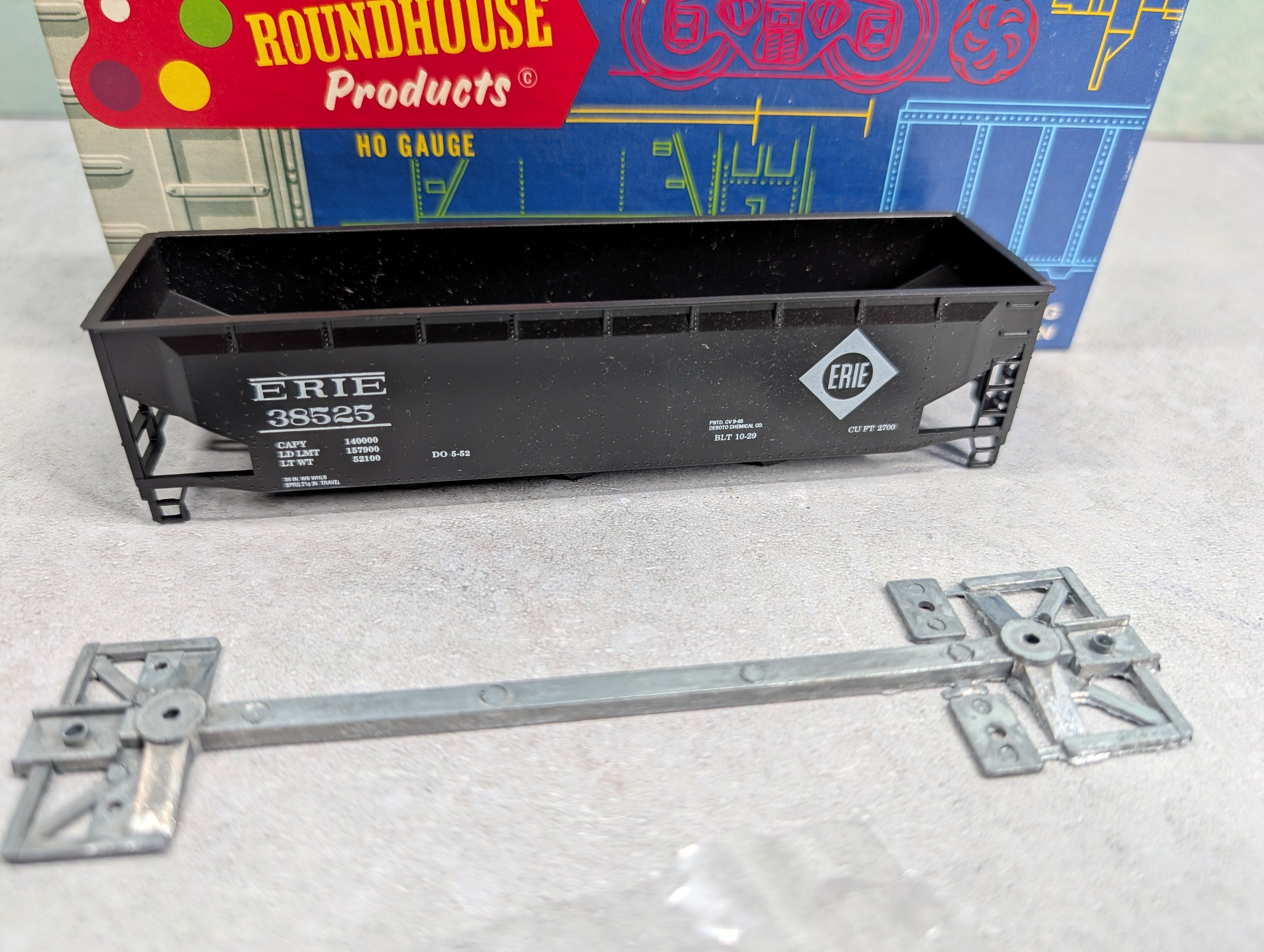 USED Roundhouse 1611 HO Scale 3-Bay Rib Side Hopper Erie #38525 KIT
