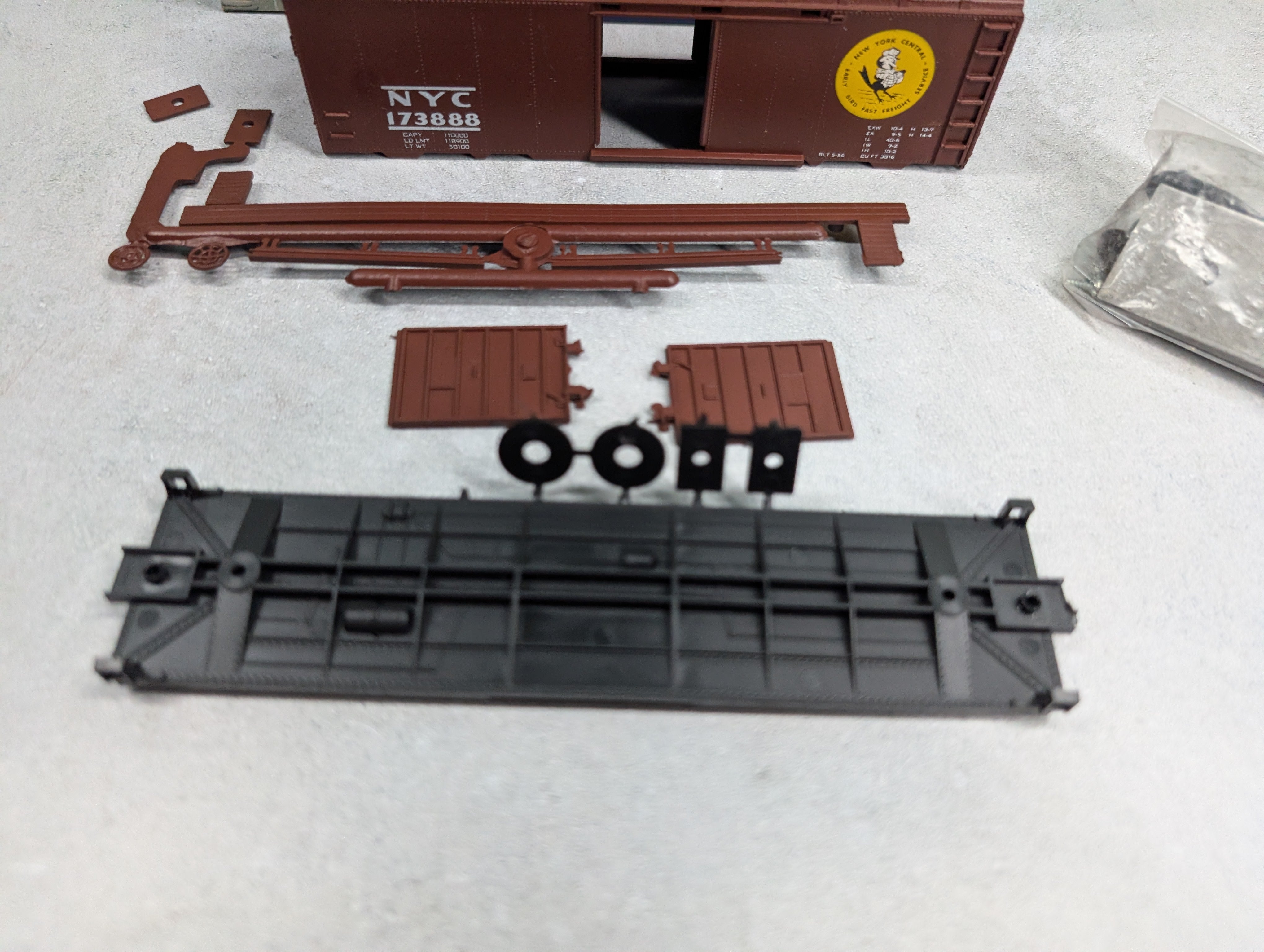 USED Roundhouse 2041 HO Scale 40' Box Car New York Central NYC #173888 Early Bird KIT
