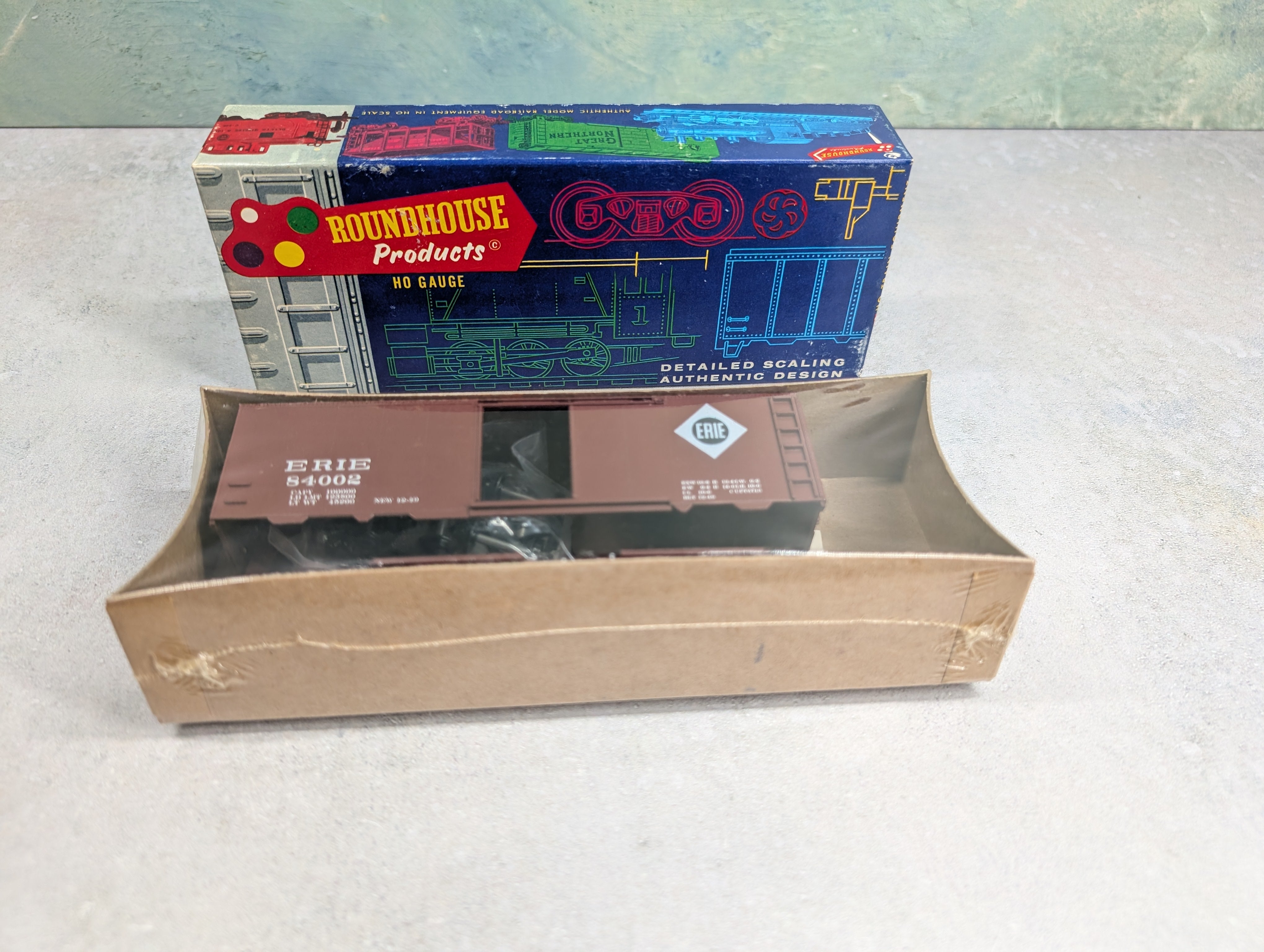 USED Roundhouse 1076 HO Scale 40' Box Car Erie #84002 Sealed KIT