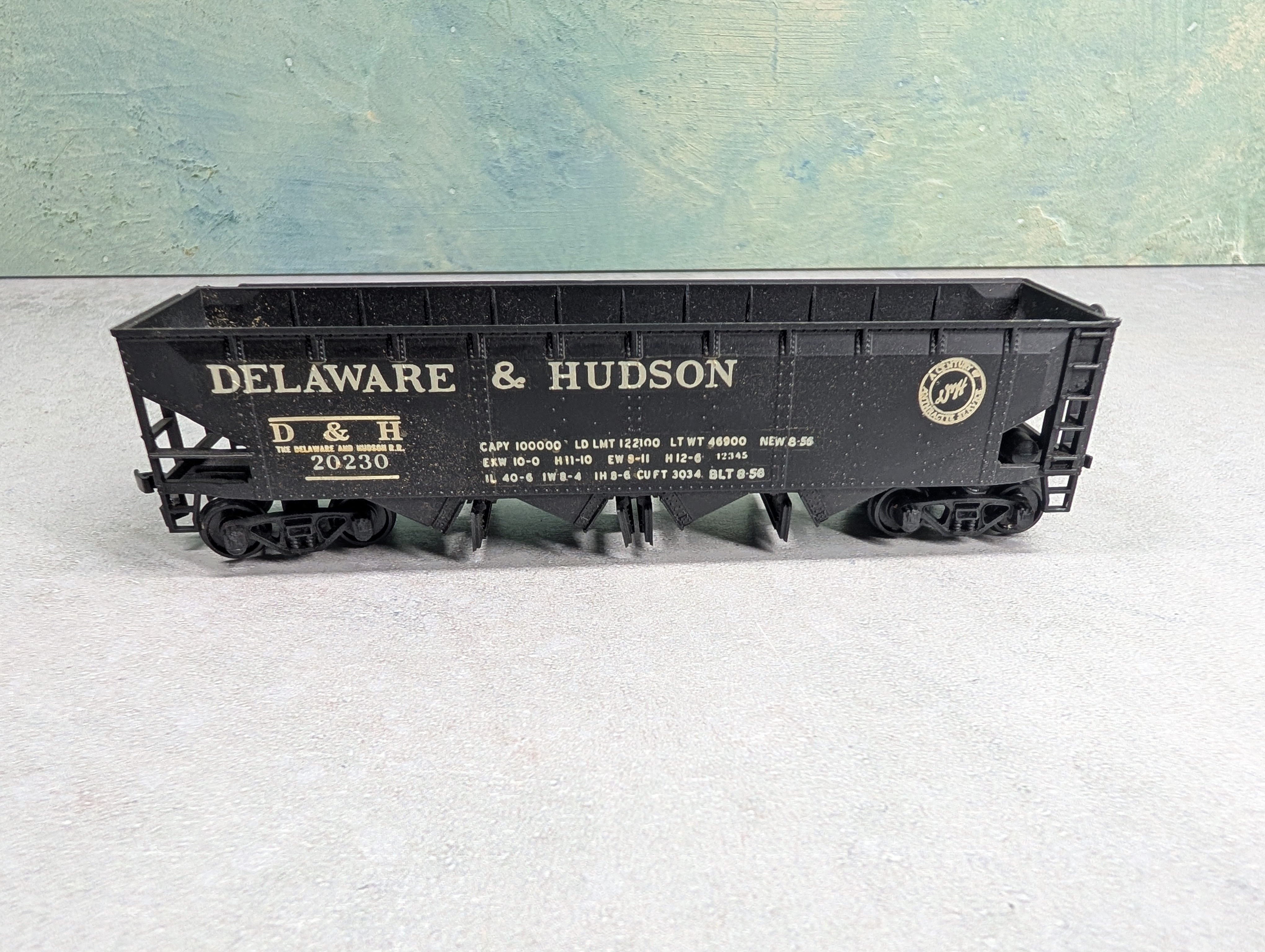 USED Athearn HO Scale 4 Bay Operating Hopper Delaware and Hudson D&H #20230 Decal