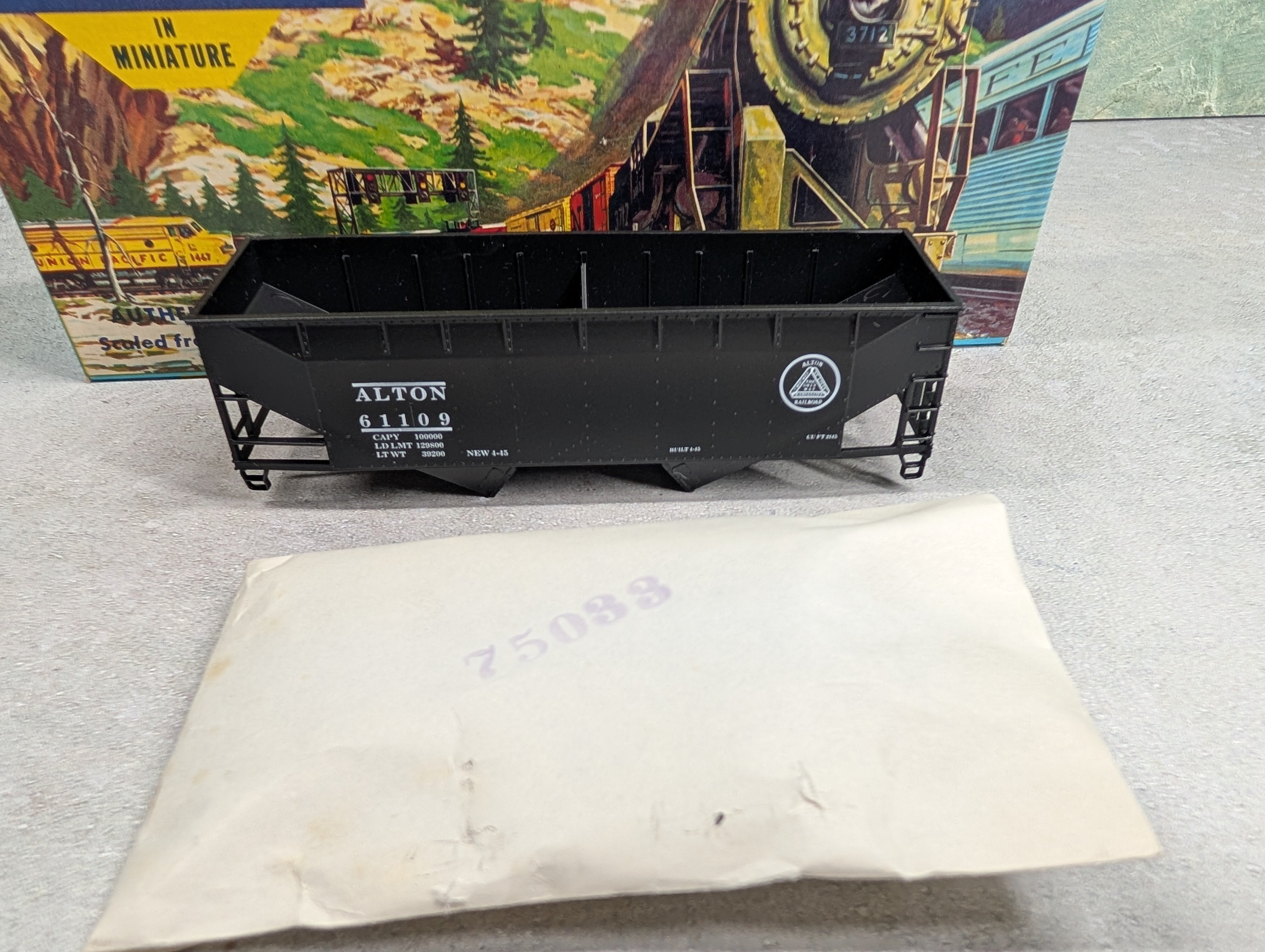 USED Athearn HO Scale 34' Offset Side Hopper Alton Railroad #61109 End Cab Models KIT