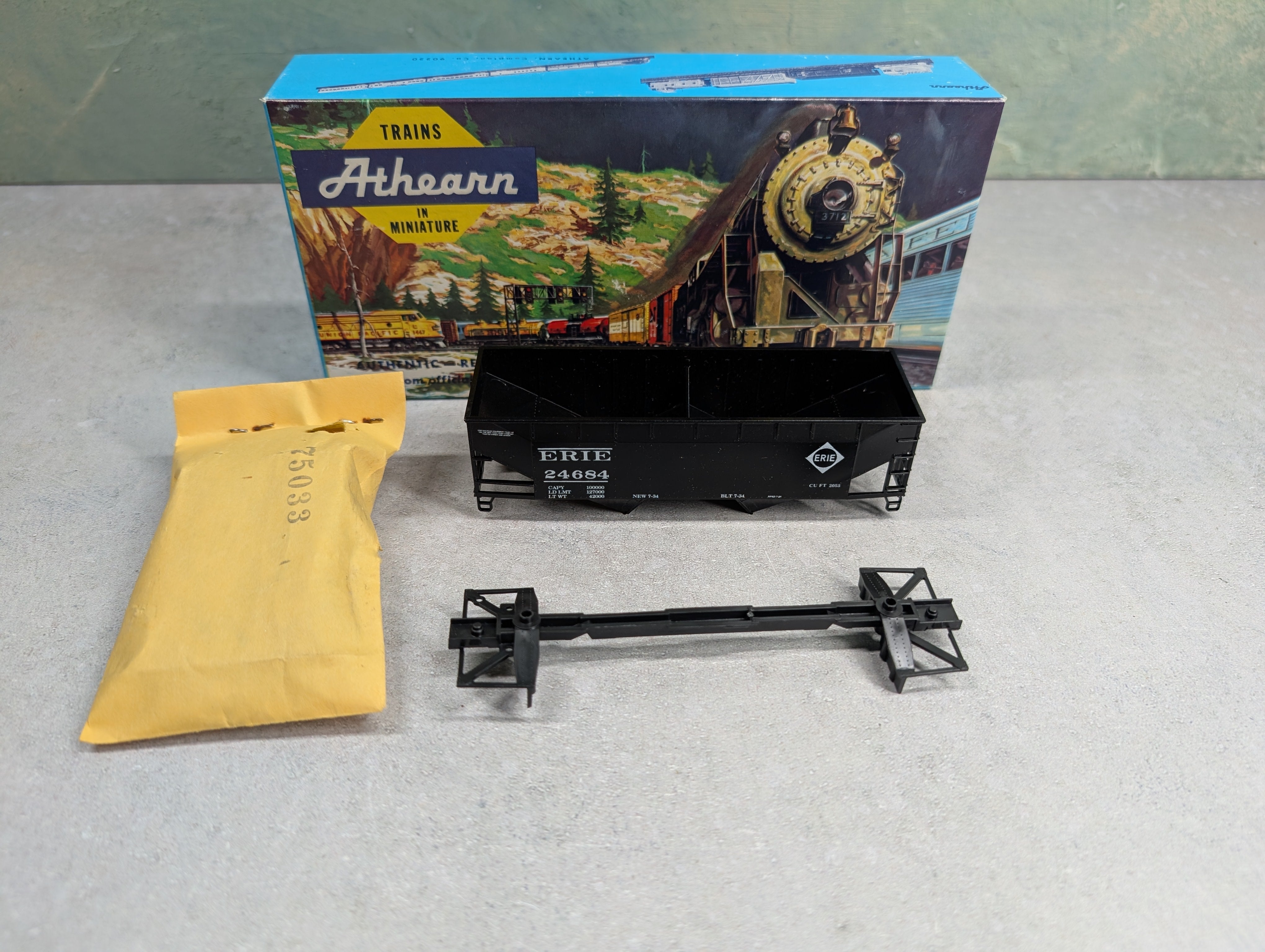 USED Athearn 5407 HO Scale 2-Bay 34' Hopper Erie #24684 KIT