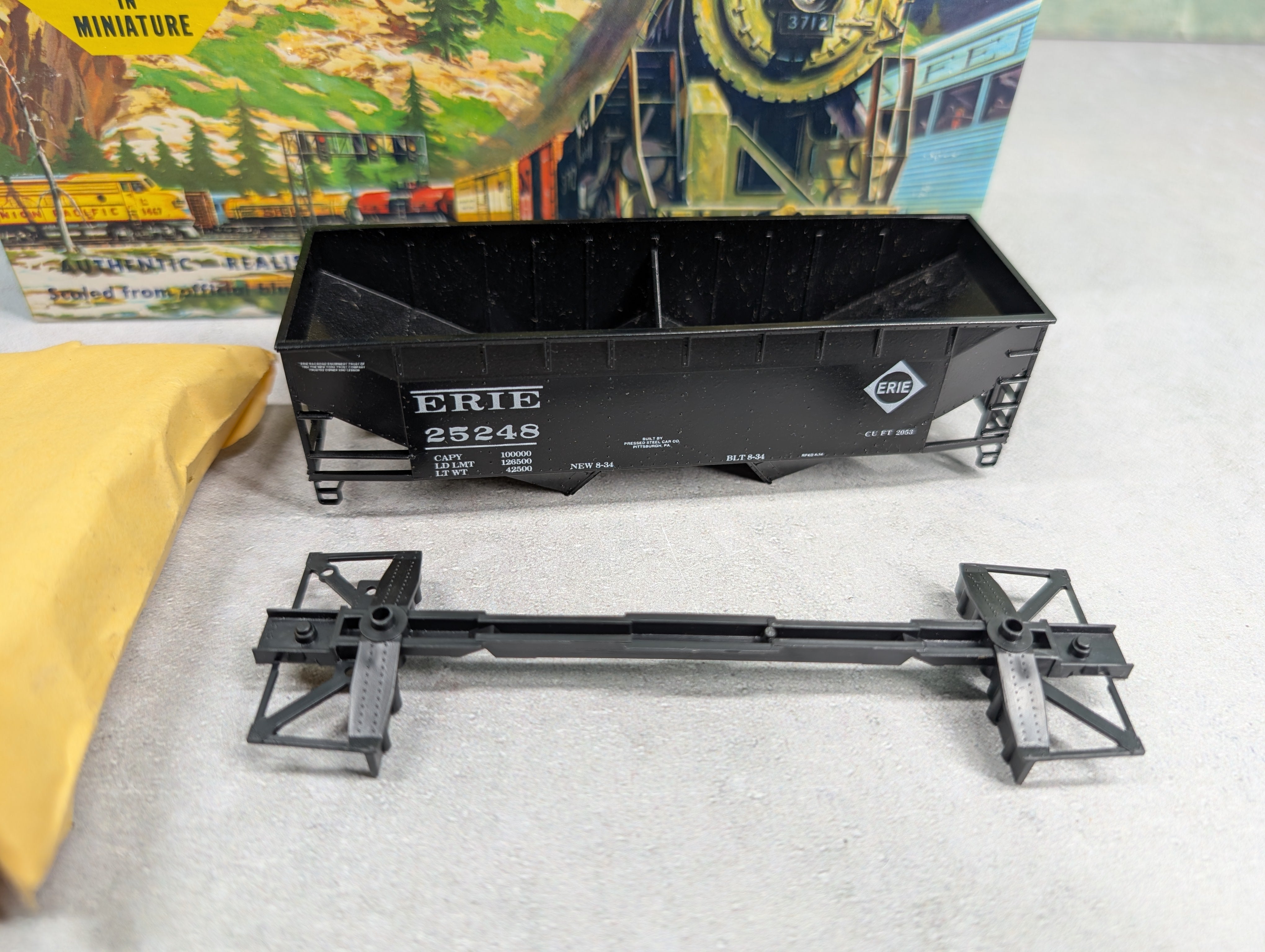 USED Athearn 5407 HO Scale 2-Bay 34' Hopper Erie #25248 KIT