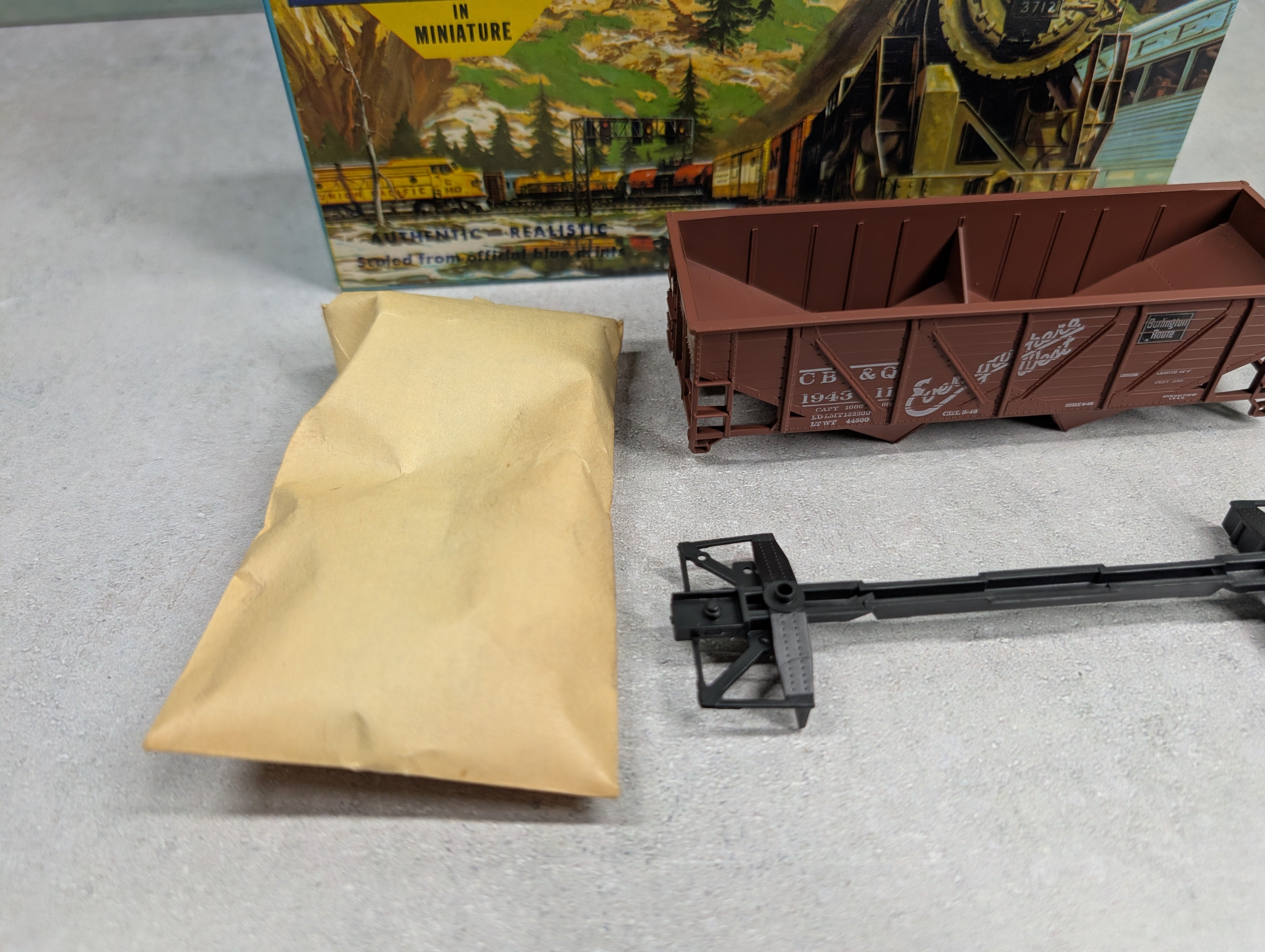 USED Athearn 5422 HO Scale 34' Composite Side Hopper Burlington CB&Q #194311 KIT