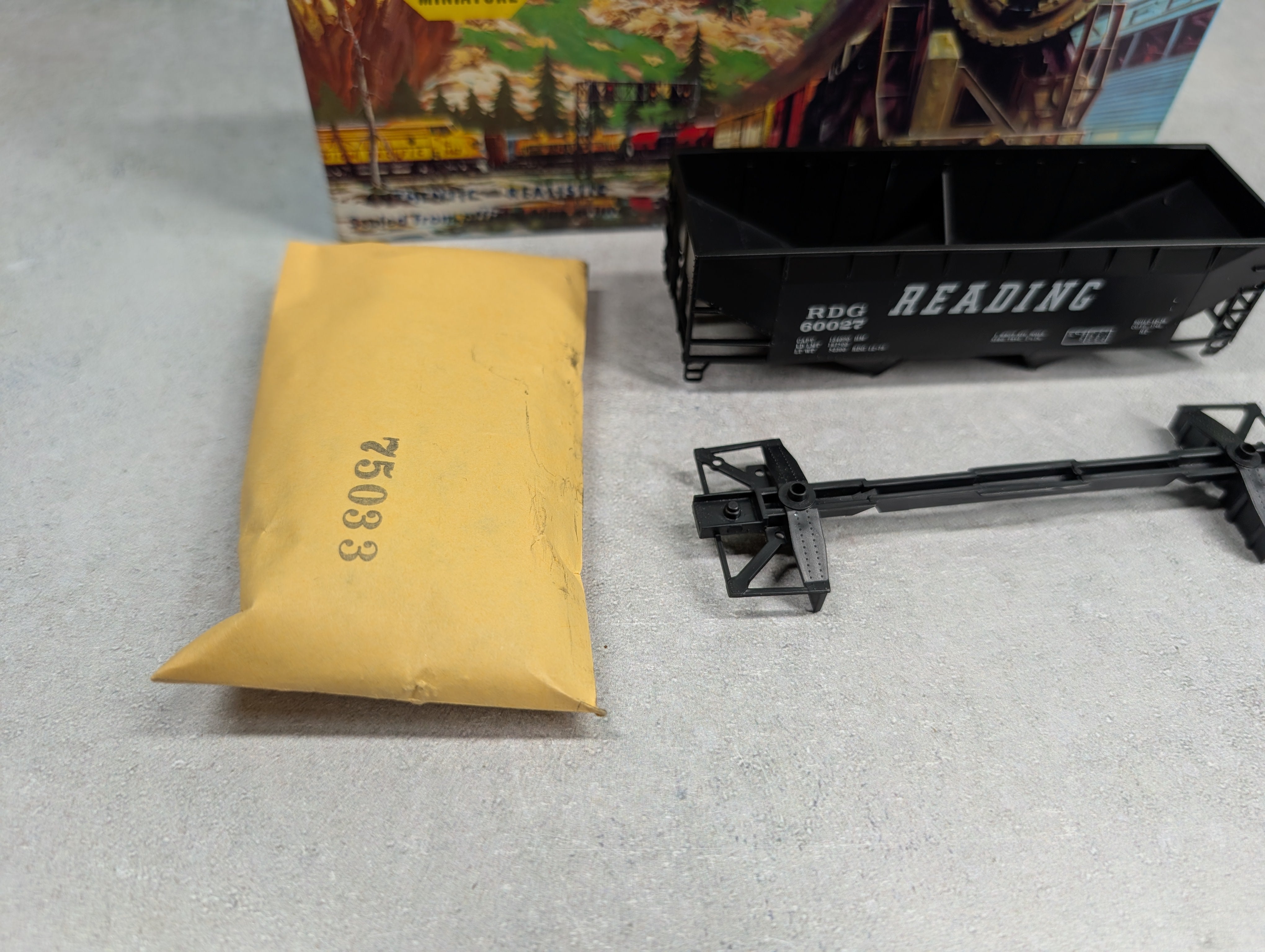 USED Athearn HO Scale 2-Bay 34' Flat-End Hopper Reading RDG #60027 Bev-Bel KIT