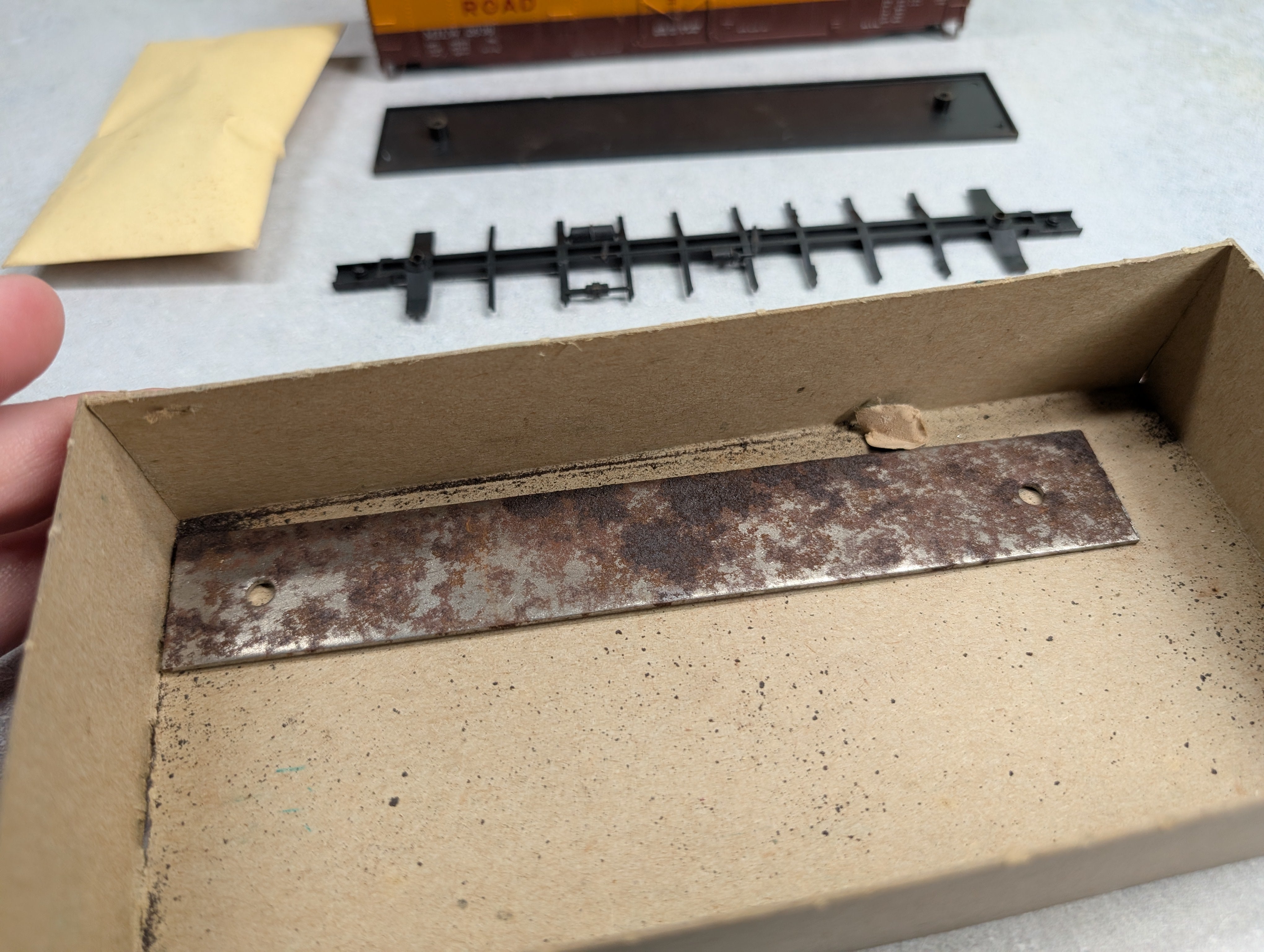 USED Athearn 1330 HO Scale 50' Plug Door Box Car Milwaukee Road MILW #2636 KIT