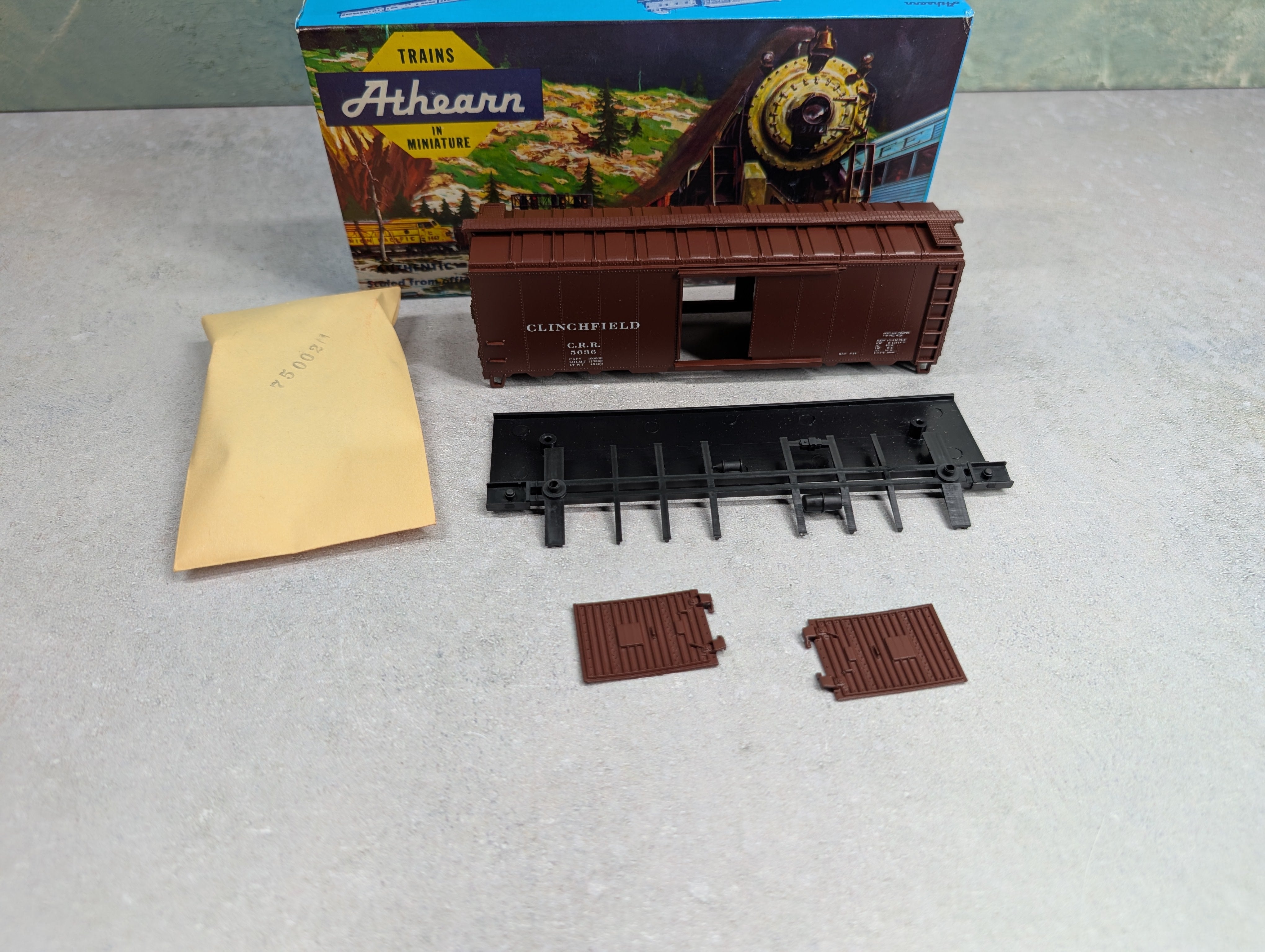 USED Athearn #1053-1 HO Scale 40' Box Car Clinchfield CRR #5636 Bev-Bel KIT