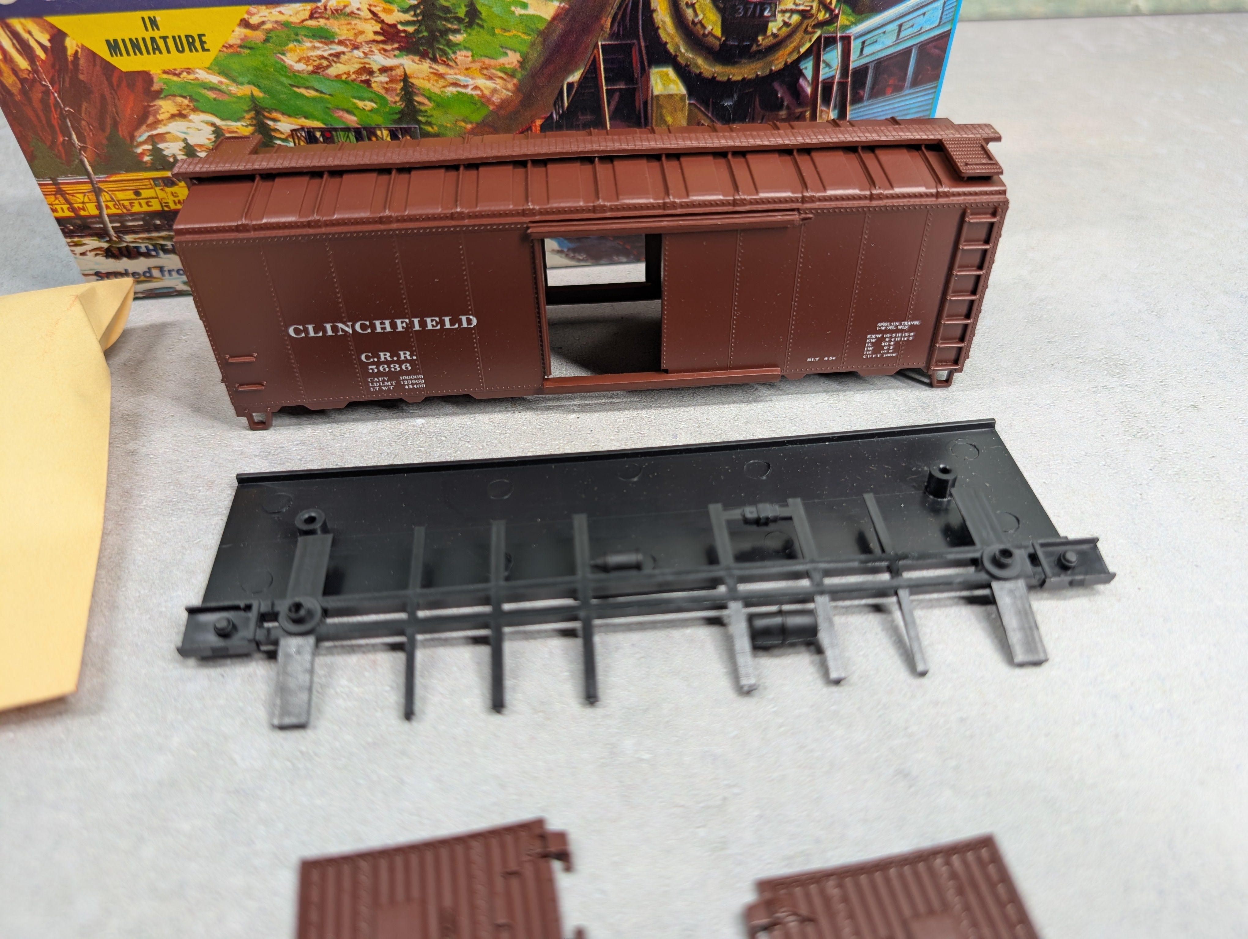 USED Athearn #1053-1 HO Scale 40' Box Car Clinchfield CRR #5636 Bev-Bel KIT