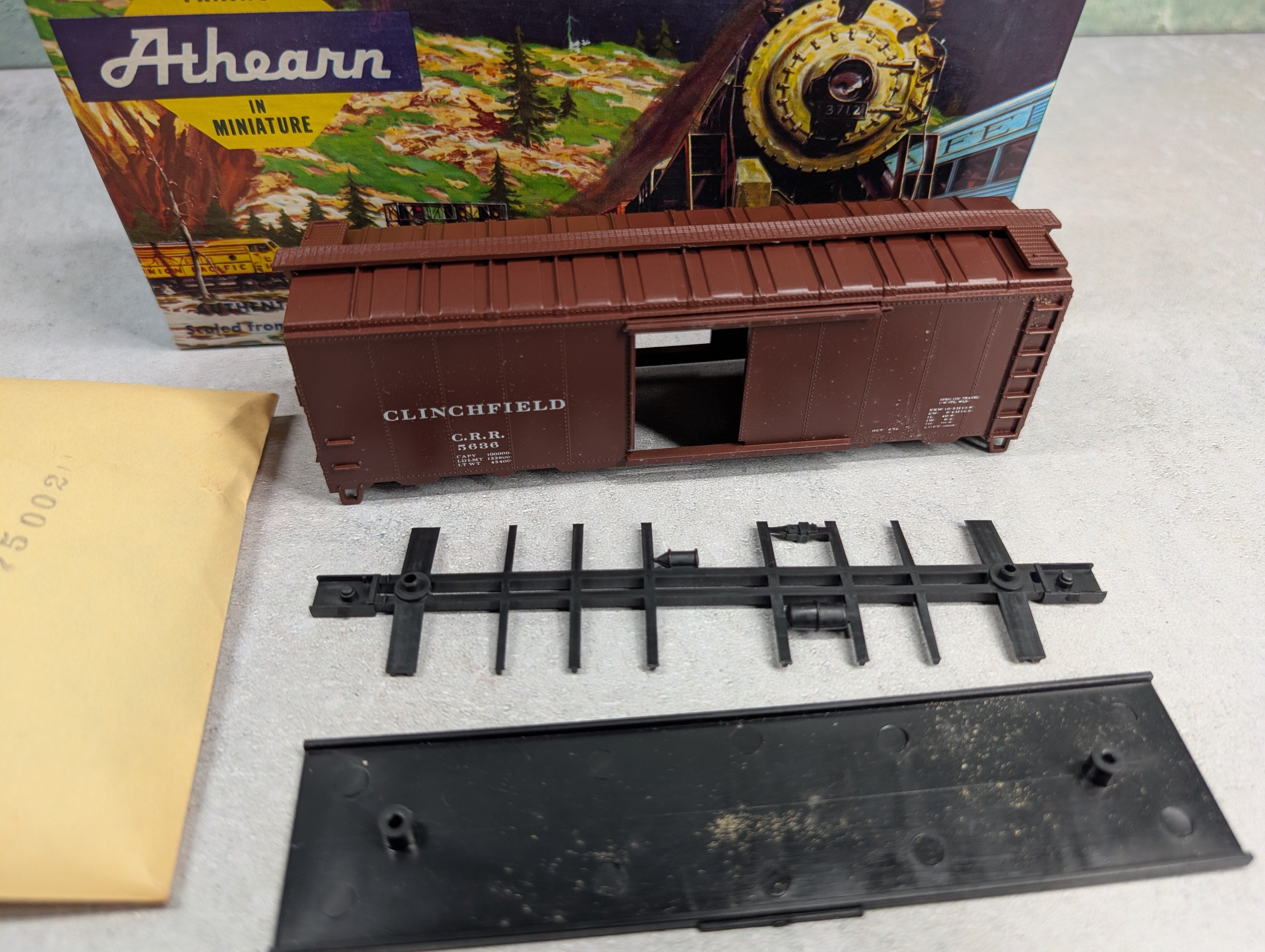 USED Athearn #1053-1 HO Scale 40' Box Car Clinchfield CRR #5636 Bev-Bel KIT