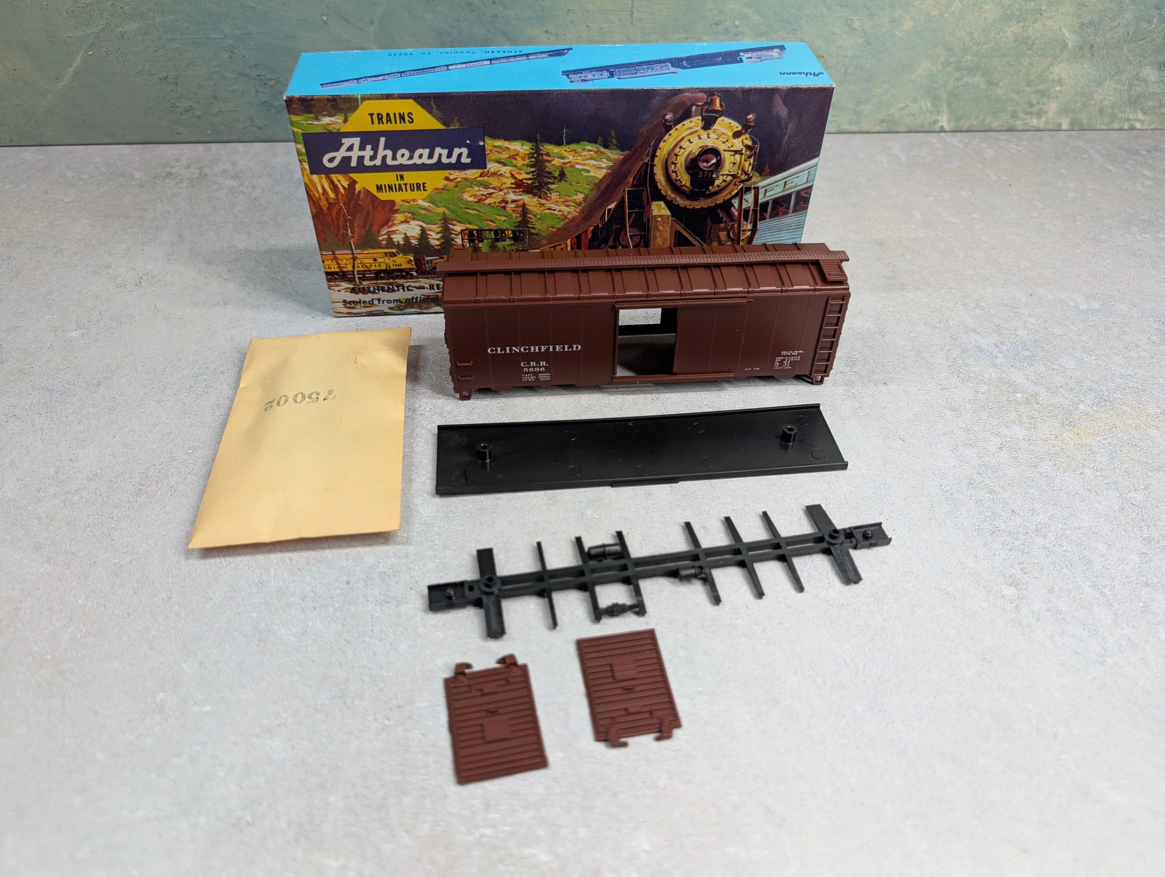 USED Athearn #1053-1 HO Scale 40' Box Car Clinchfield CRR #5636 Bev-Bel KIT