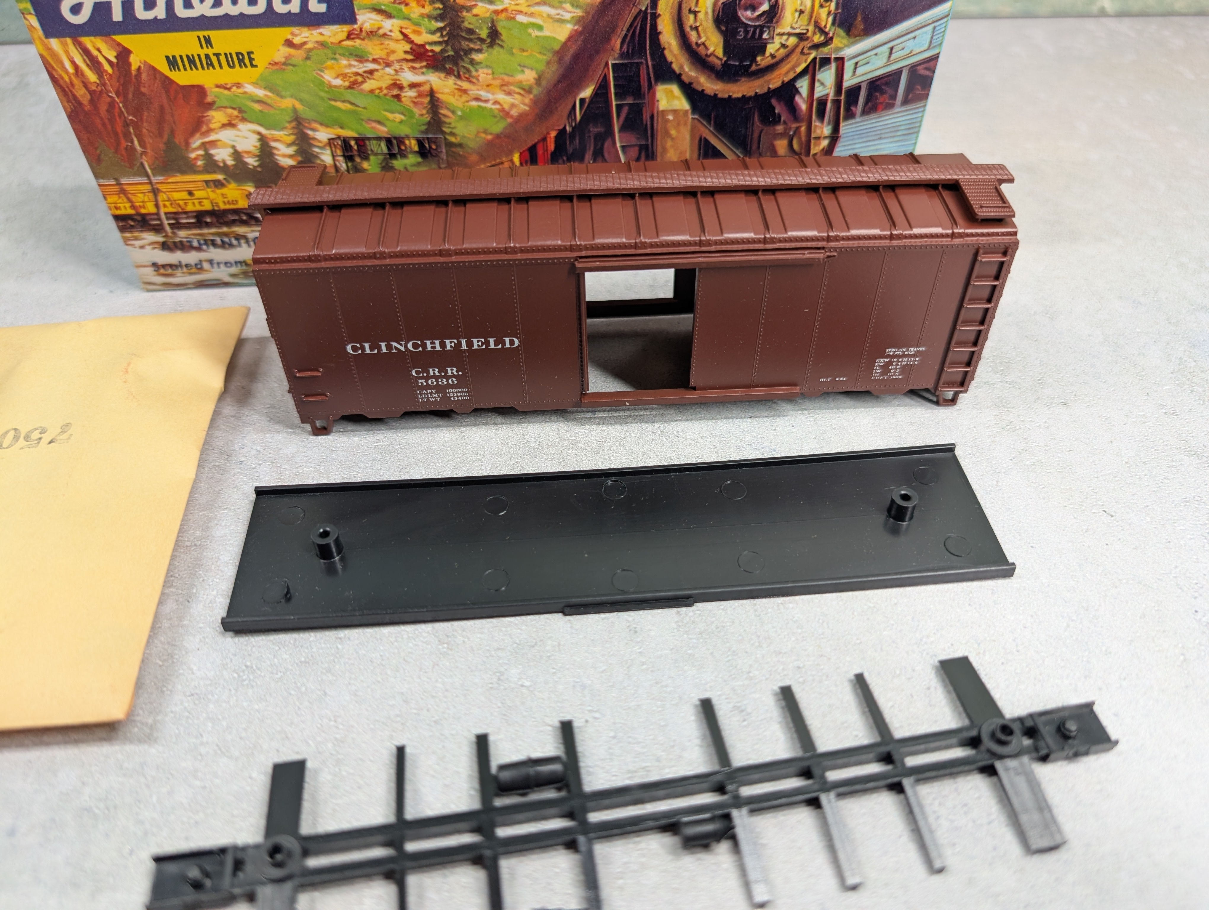 USED Athearn #1053-1 HO Scale 40' Box Car Clinchfield CRR #5636 Bev-Bel KIT