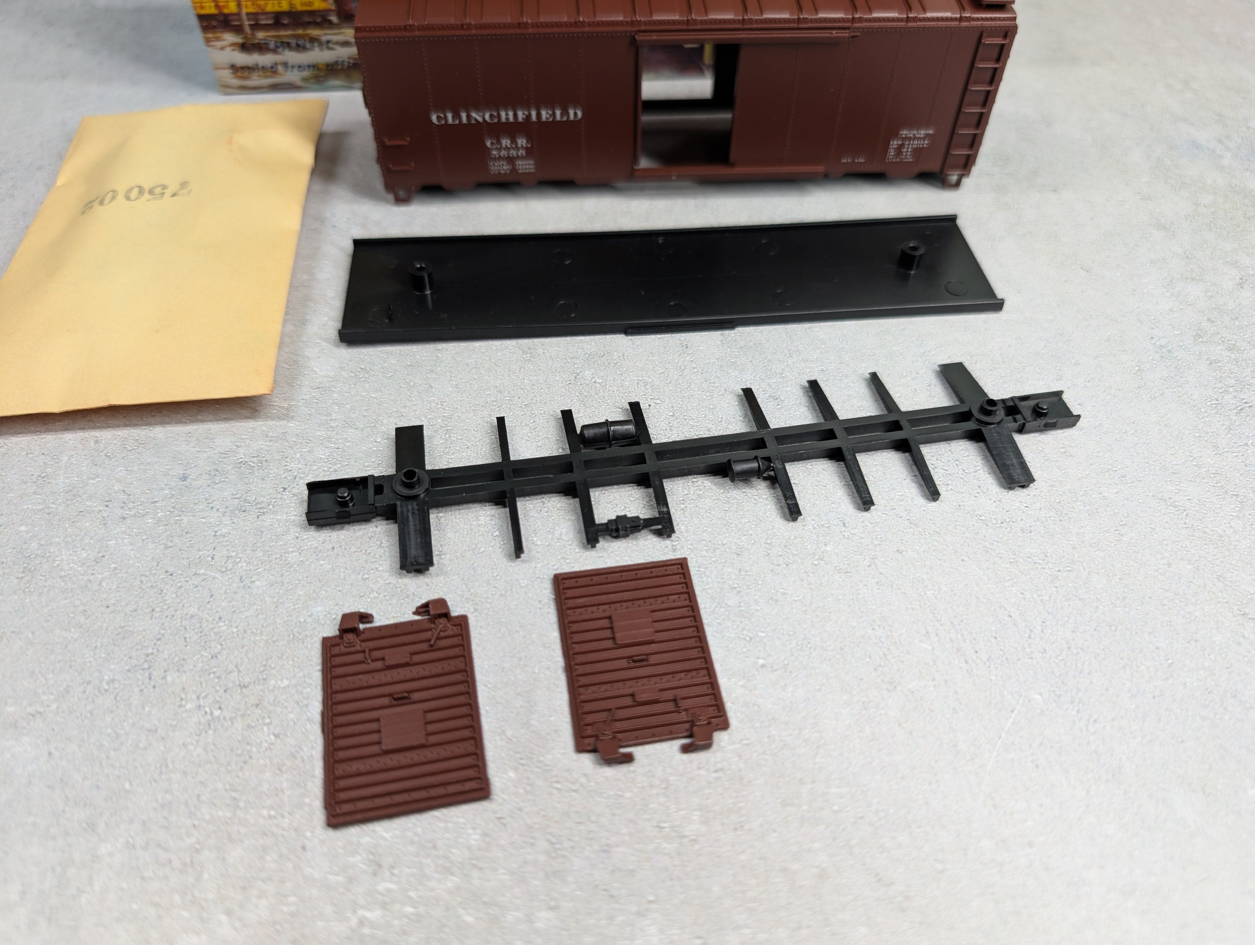 USED Athearn #1053-1 HO Scale 40' Box Car Clinchfield CRR #5636 Bev-Bel KIT