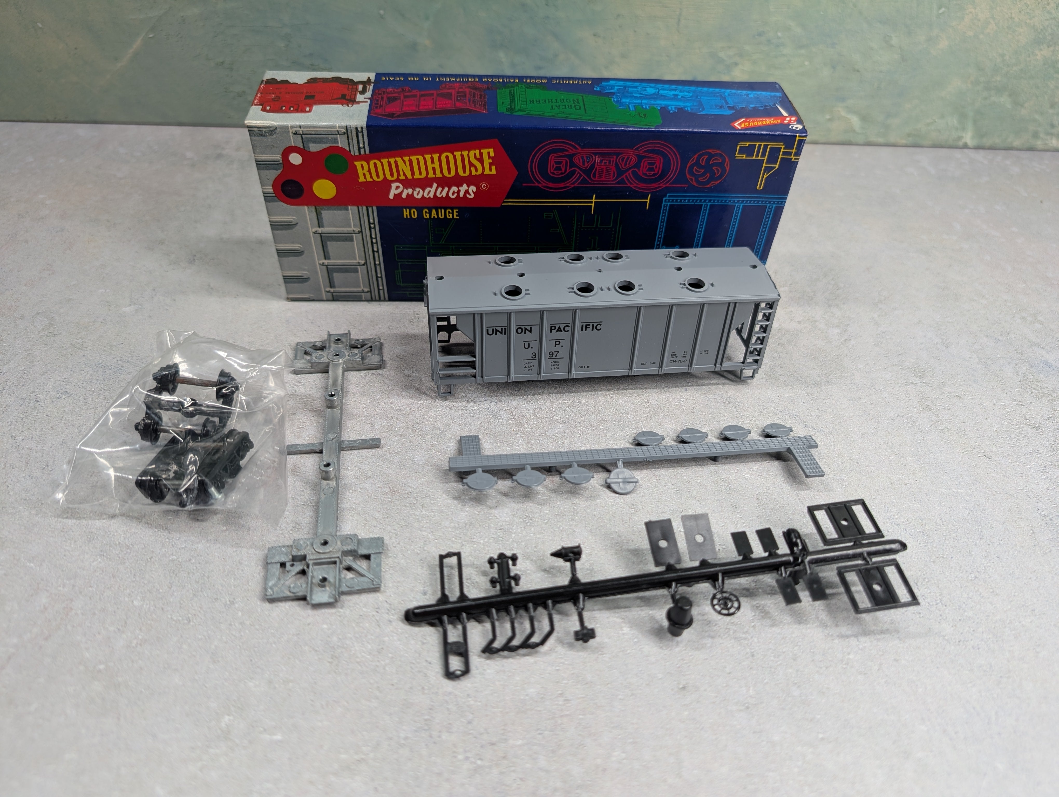 USED Roundhouse 3222 HO Scale 2-Bay Covered Hopper Union Pacific UP #397 KIT