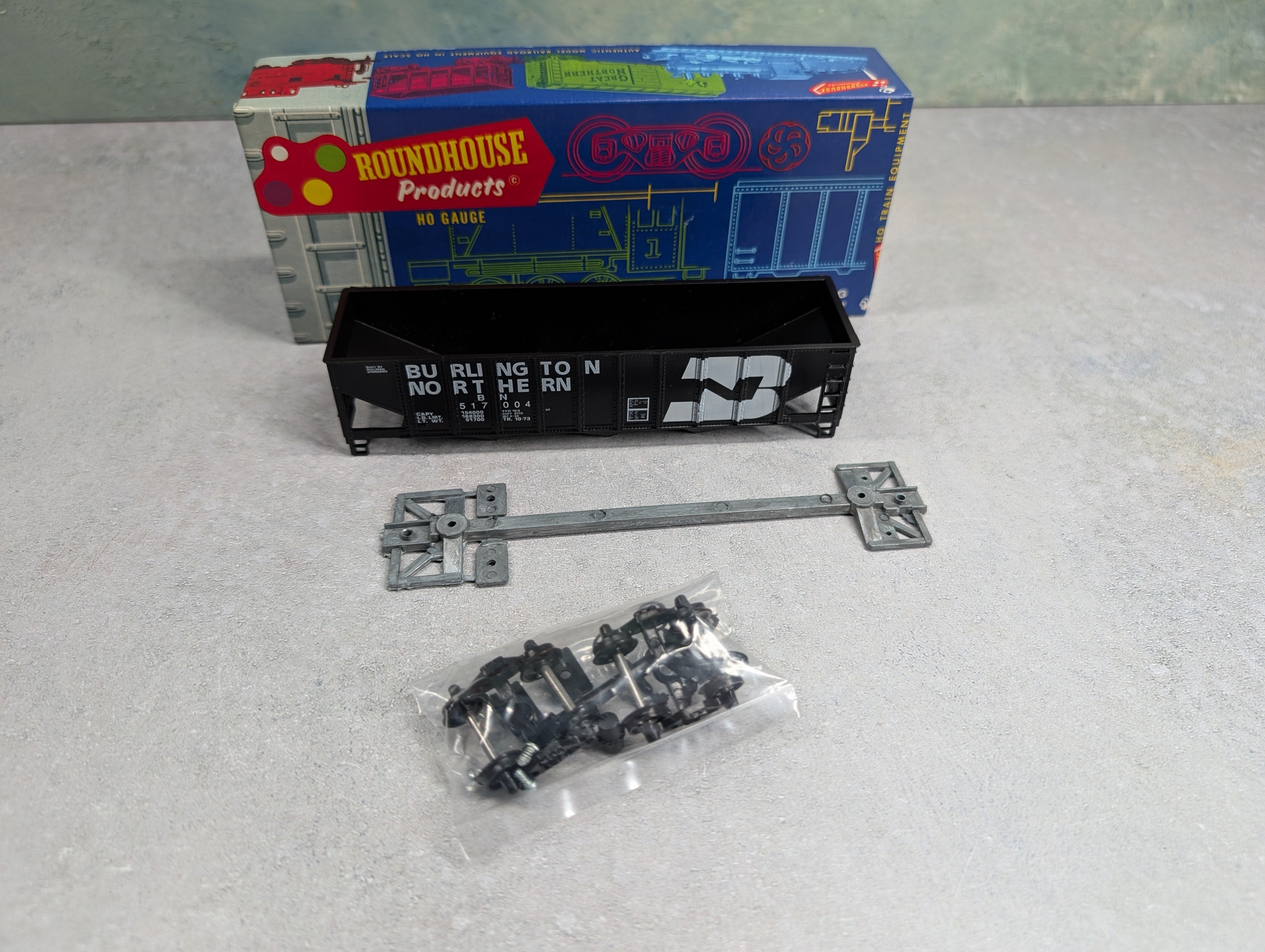 USED Roundhouse 1498 HO Scale 3-Bay Rib Side Hopper Burlington Northern BN #517004 KIT