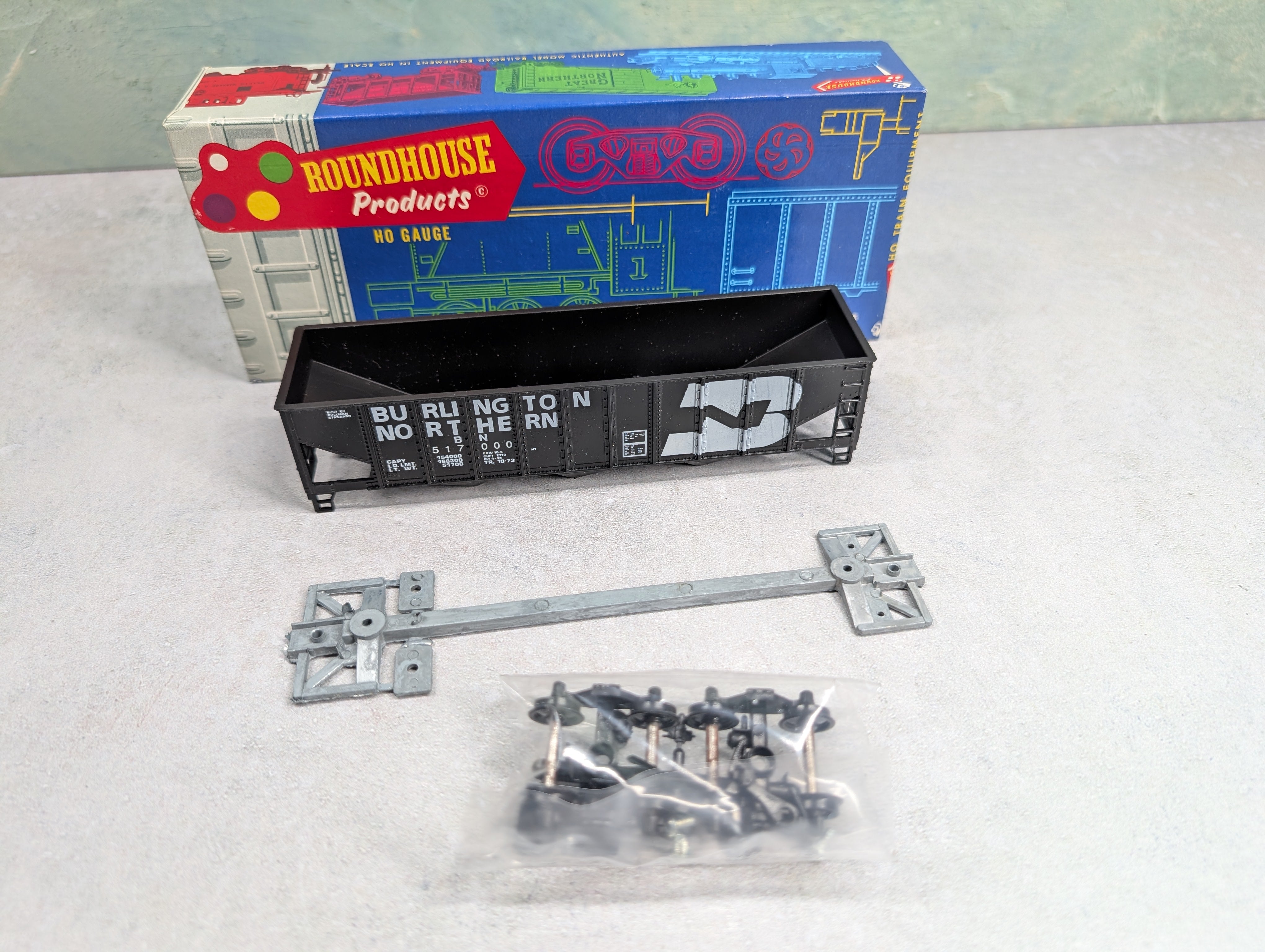 USED Roundhouse 1498 HO Scale 3-Bay Rib Side Hopper Burlington Northern BN #517000 KIT