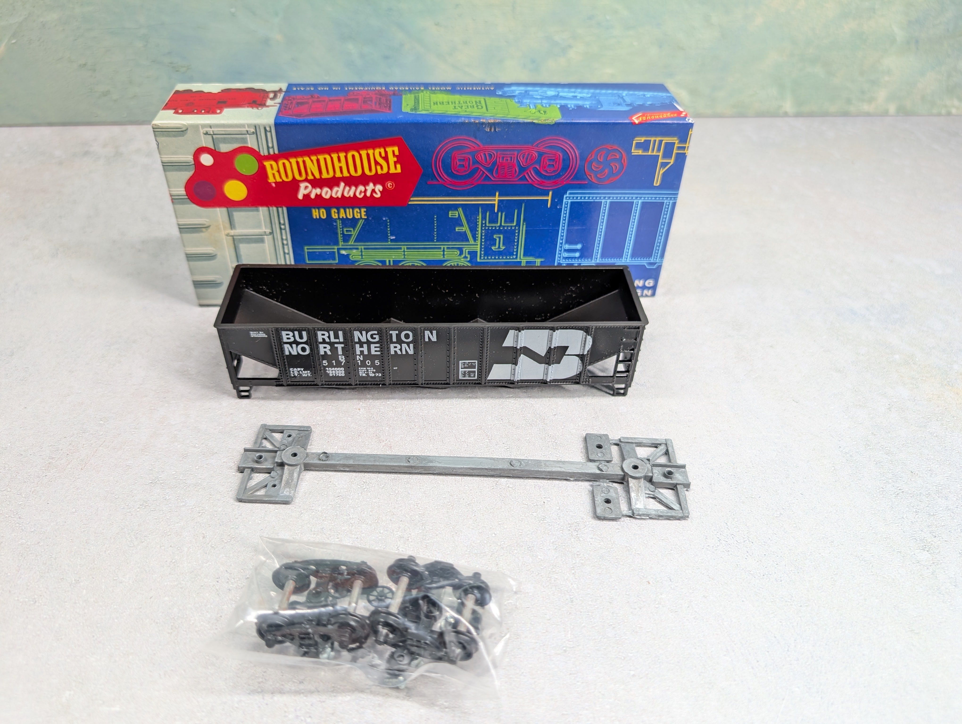 USED Roundhouse 3233 HO Scale 3-Bay Rib Side Hopper Burlington Northern BN #517105 KIT