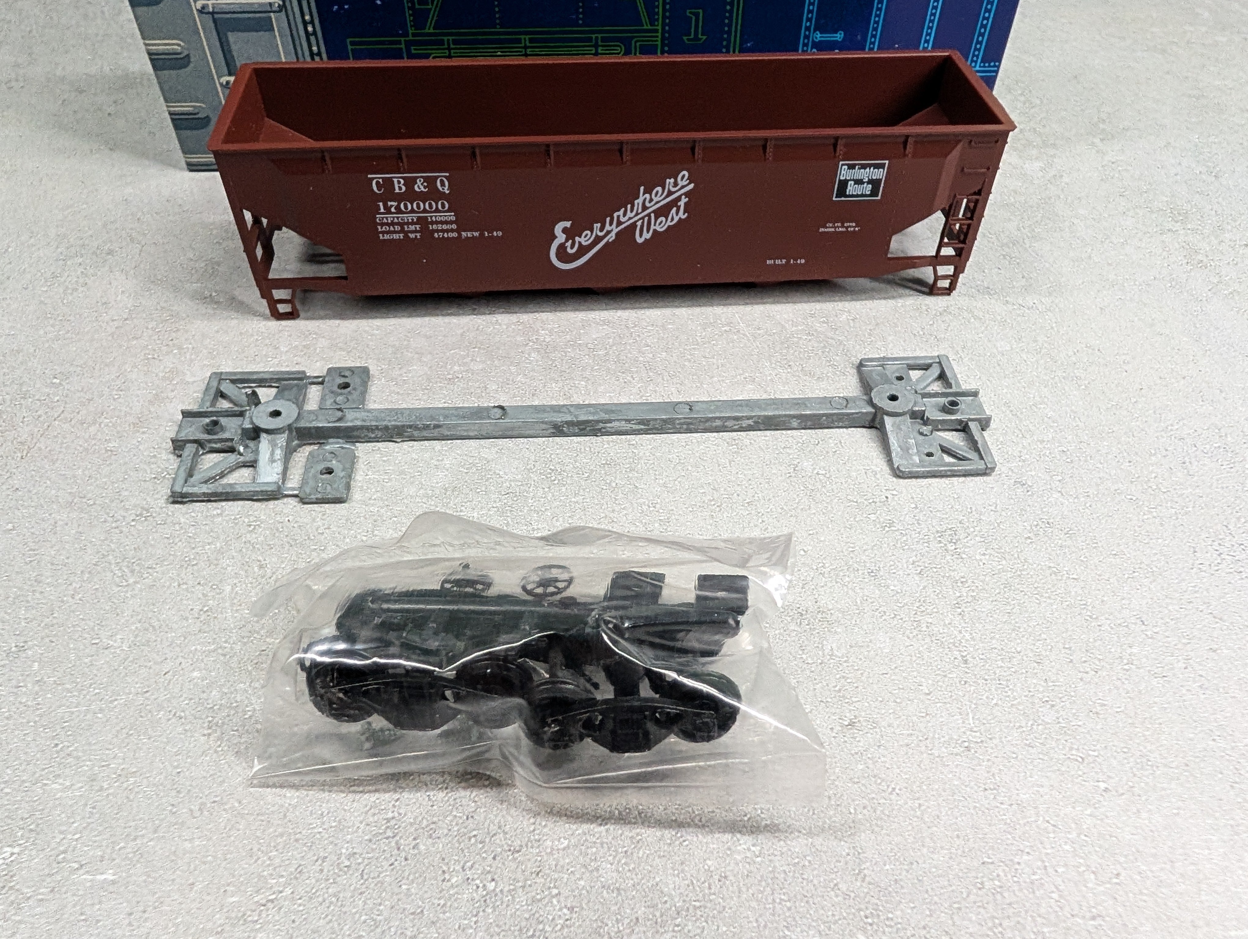 USED Roundhouse 1621 HO Scale 3-Bay Offset Hopper Burlington CB&Q #170000 KIT