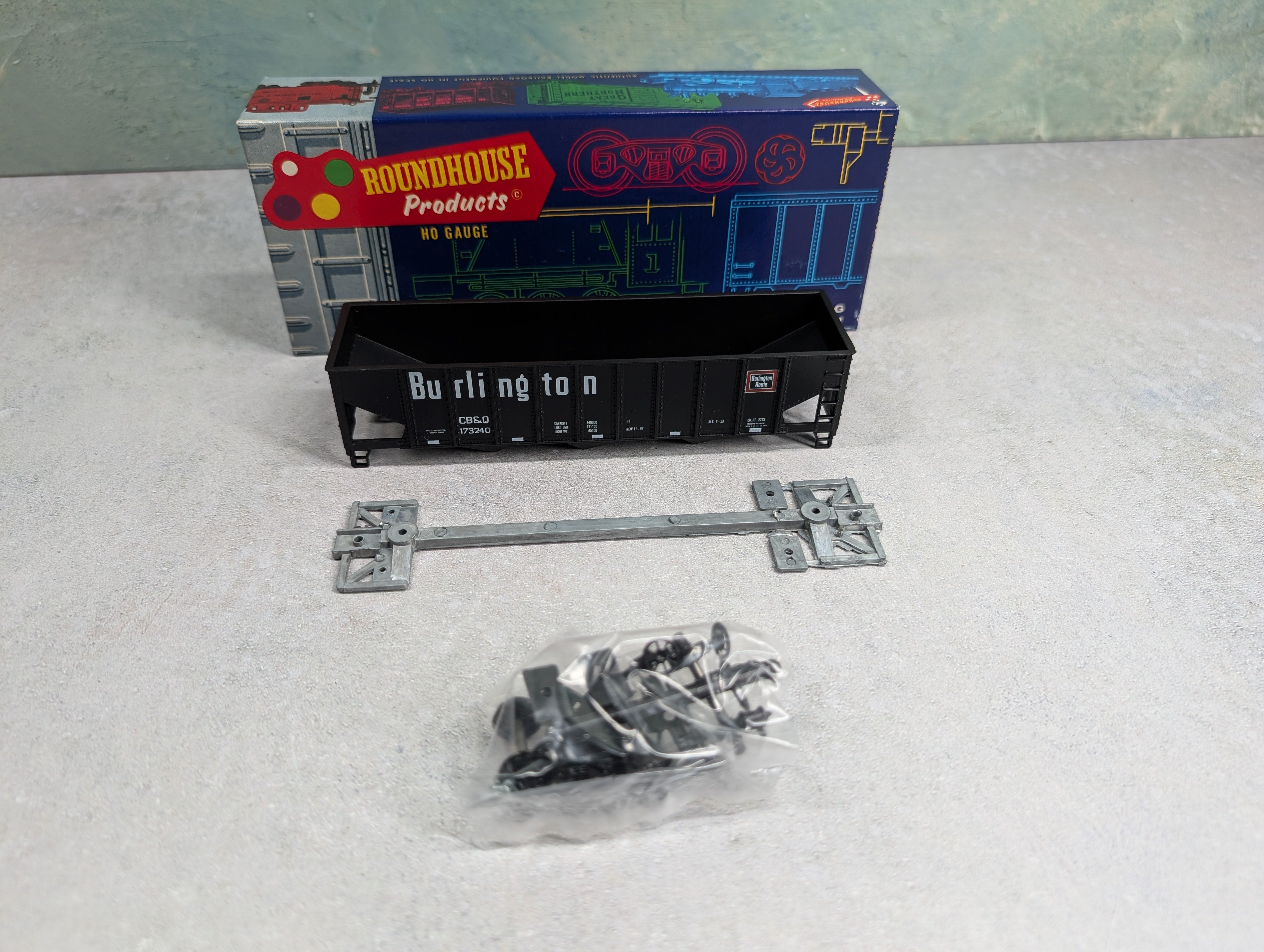 USED Roundhouse 1541 HO Scale 3-Bay Rib Side Hopper Burlington CB&Q #173240 KIT