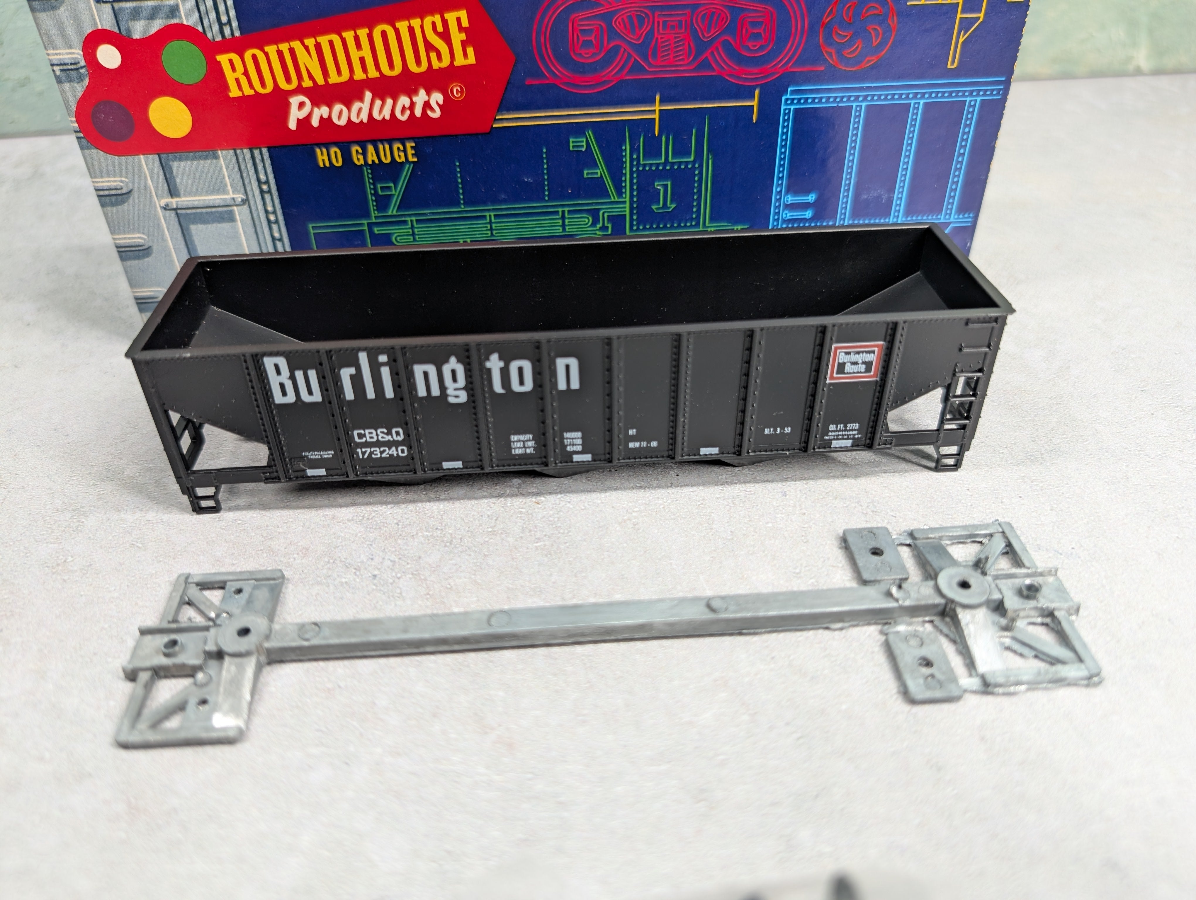 USED Roundhouse 1541 HO Scale 3-Bay Rib Side Hopper Burlington CB&Q #173240 KIT