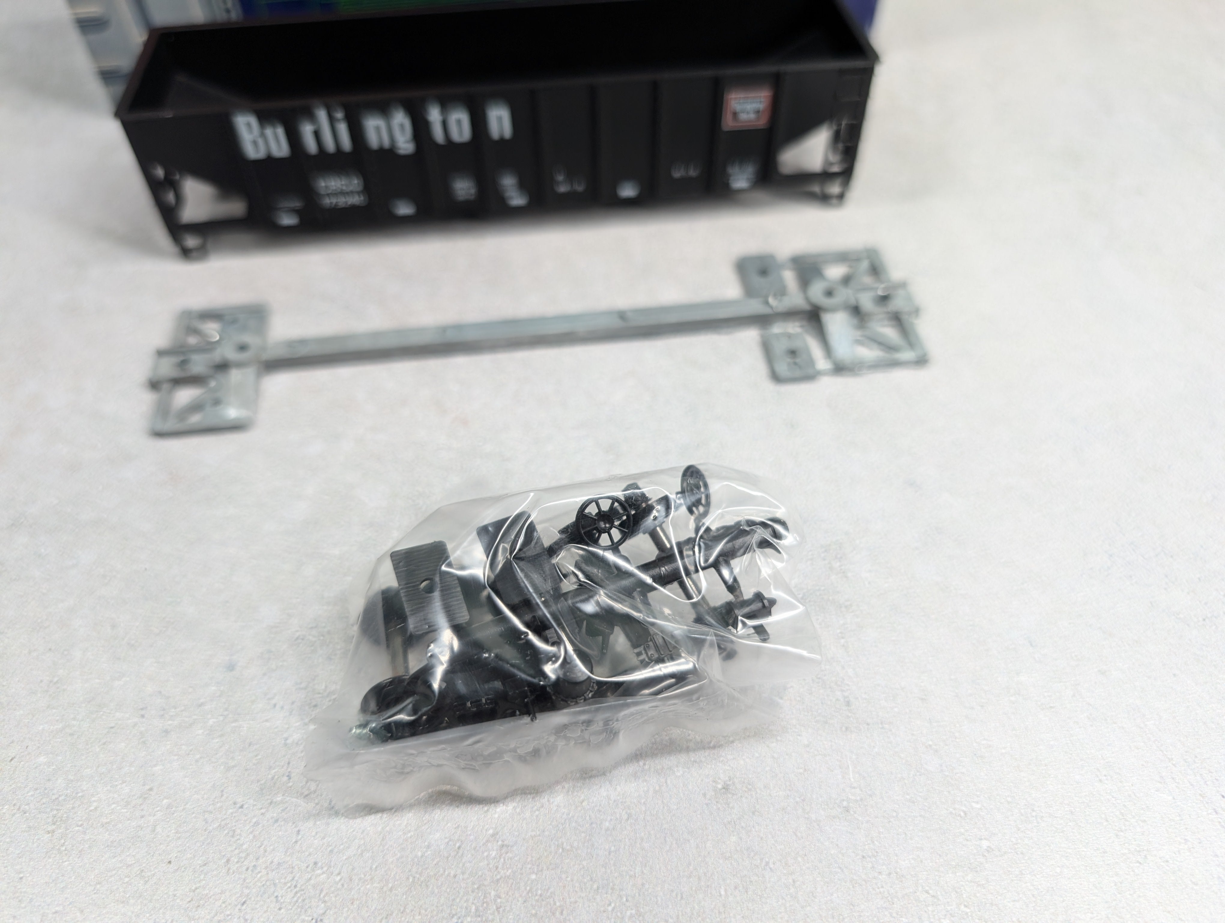 USED Roundhouse 1541 HO Scale 3-Bay Rib Side Hopper Burlington CB&Q #173240 KIT