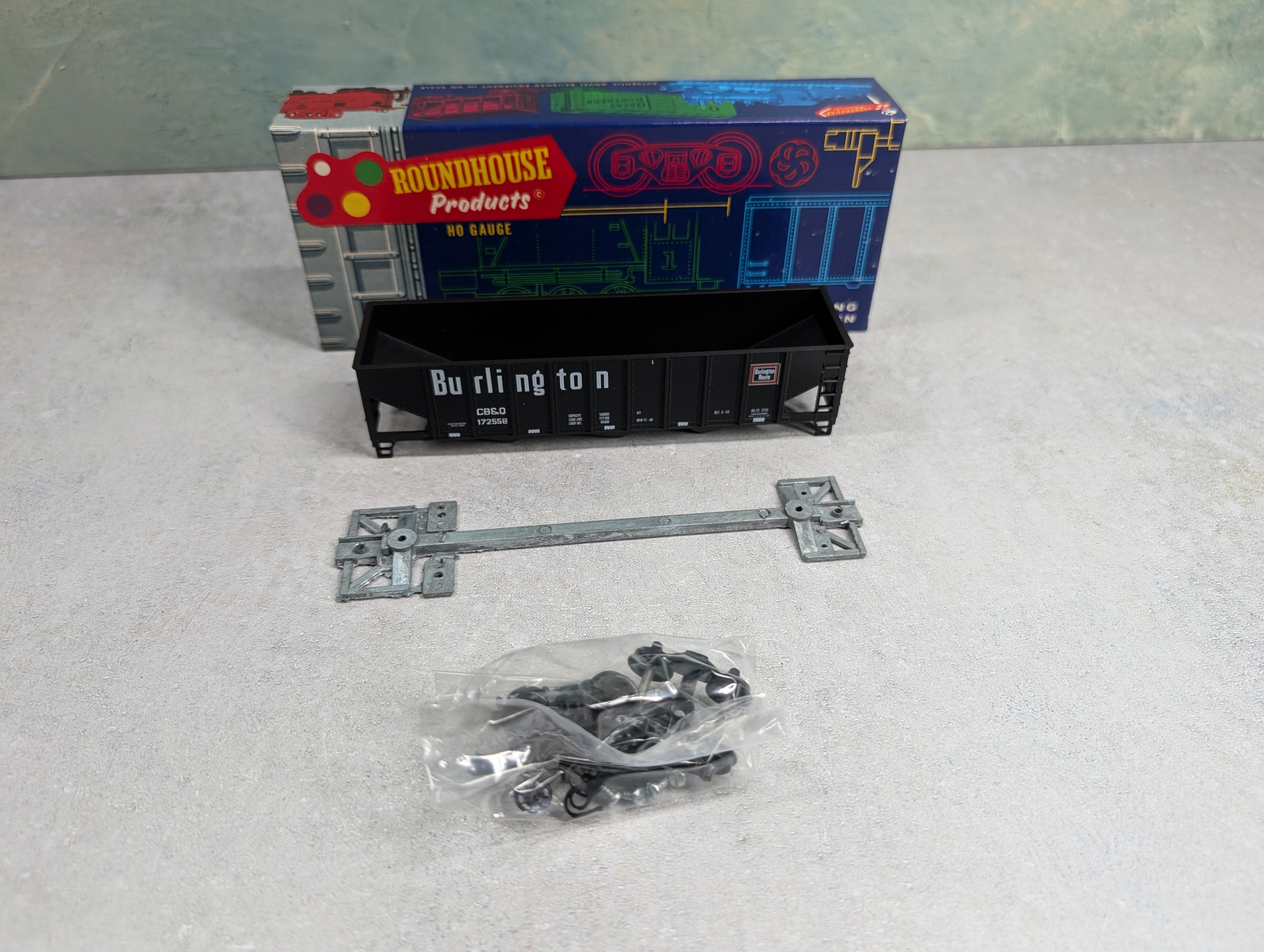 USED Roundhouse 1541 HO Scale 3-Bay Rib Side Hopper Burlington CB&Q #172558 KIT