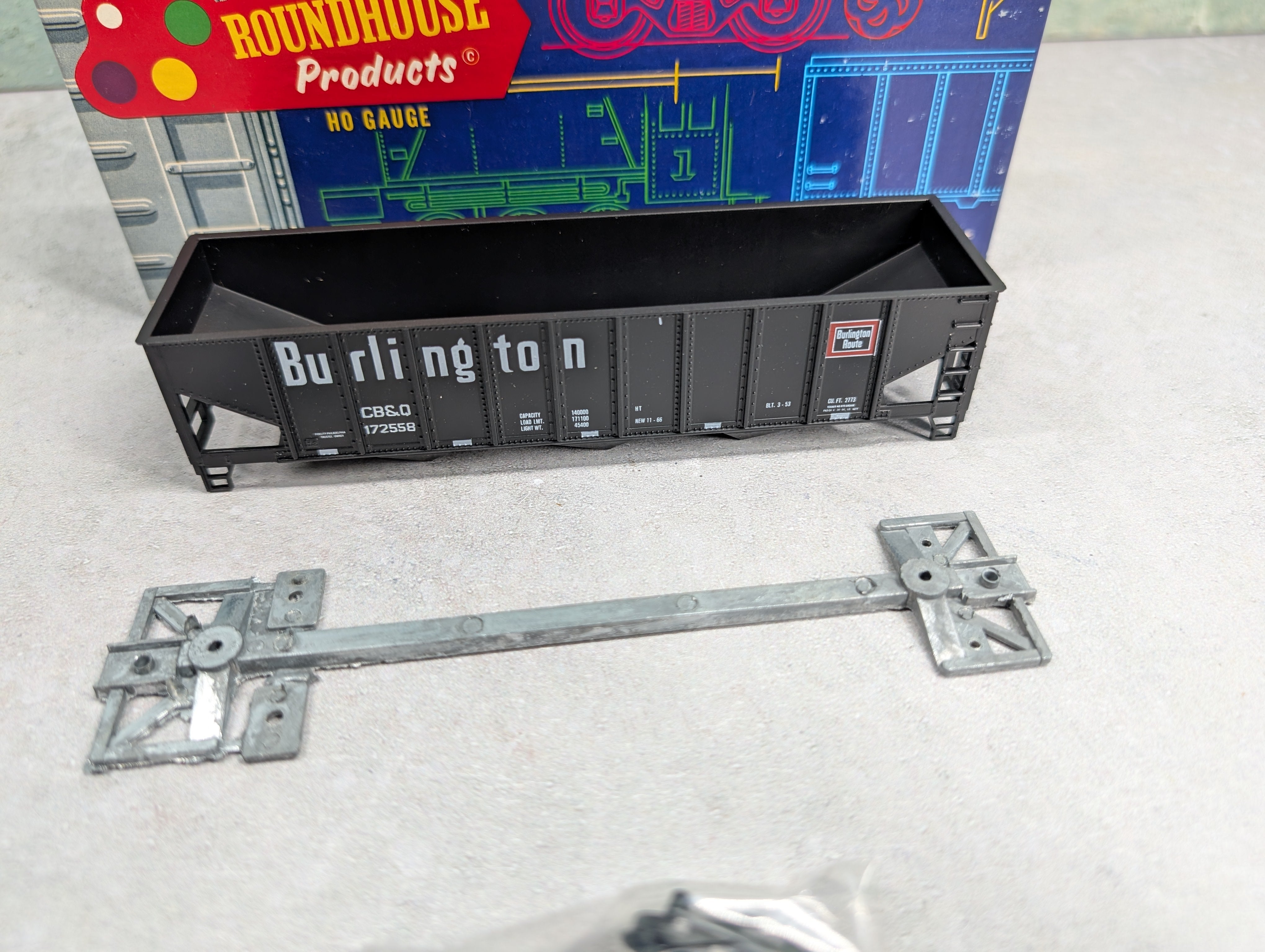 USED Roundhouse 1541 HO Scale 3-Bay Rib Side Hopper Burlington CB&Q #172558 KIT