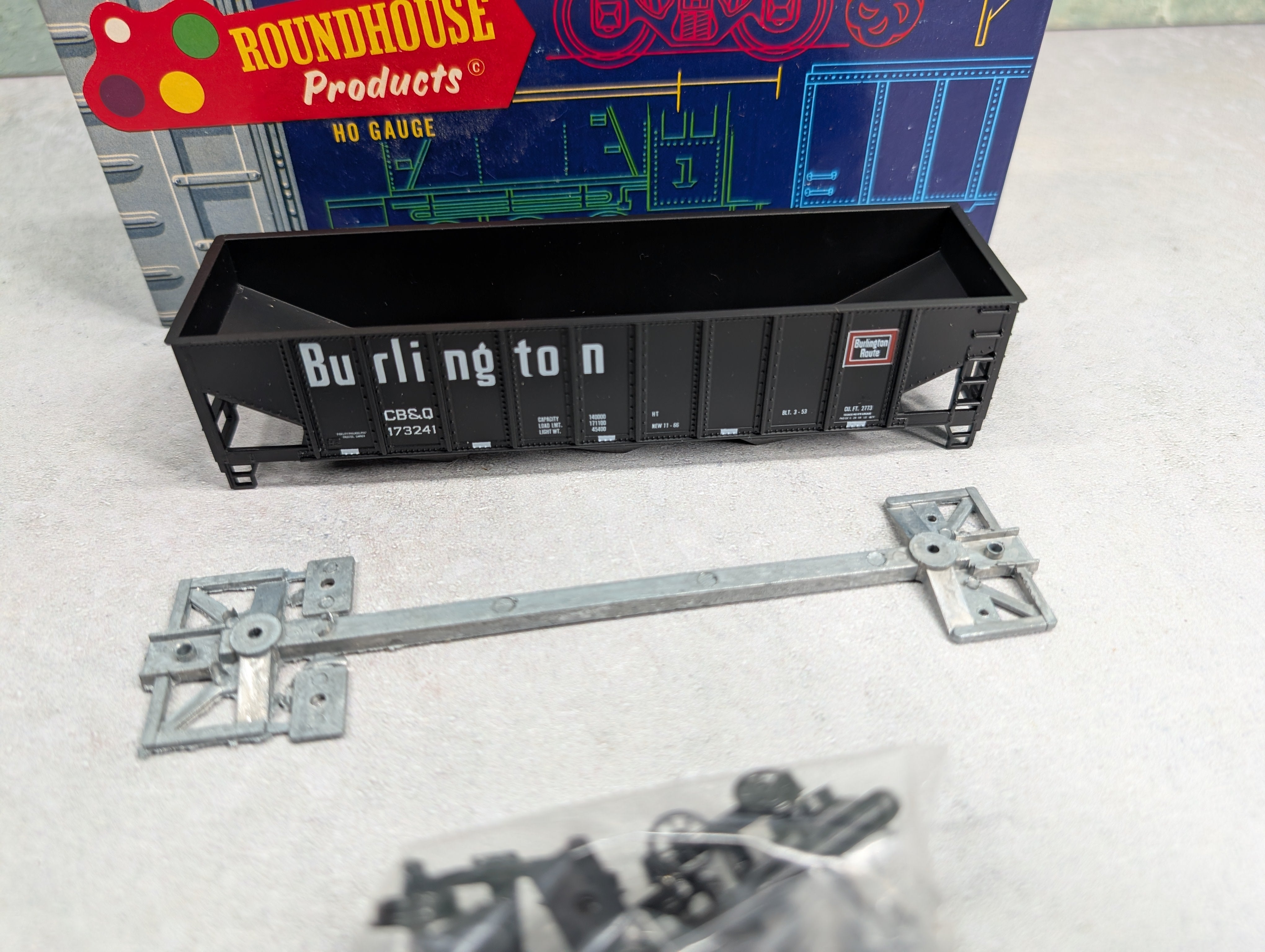 USED Roundhouse 1541 HO Scale 3-Bay Rib Side Hopper Burlington CB&Q #173241 KIT