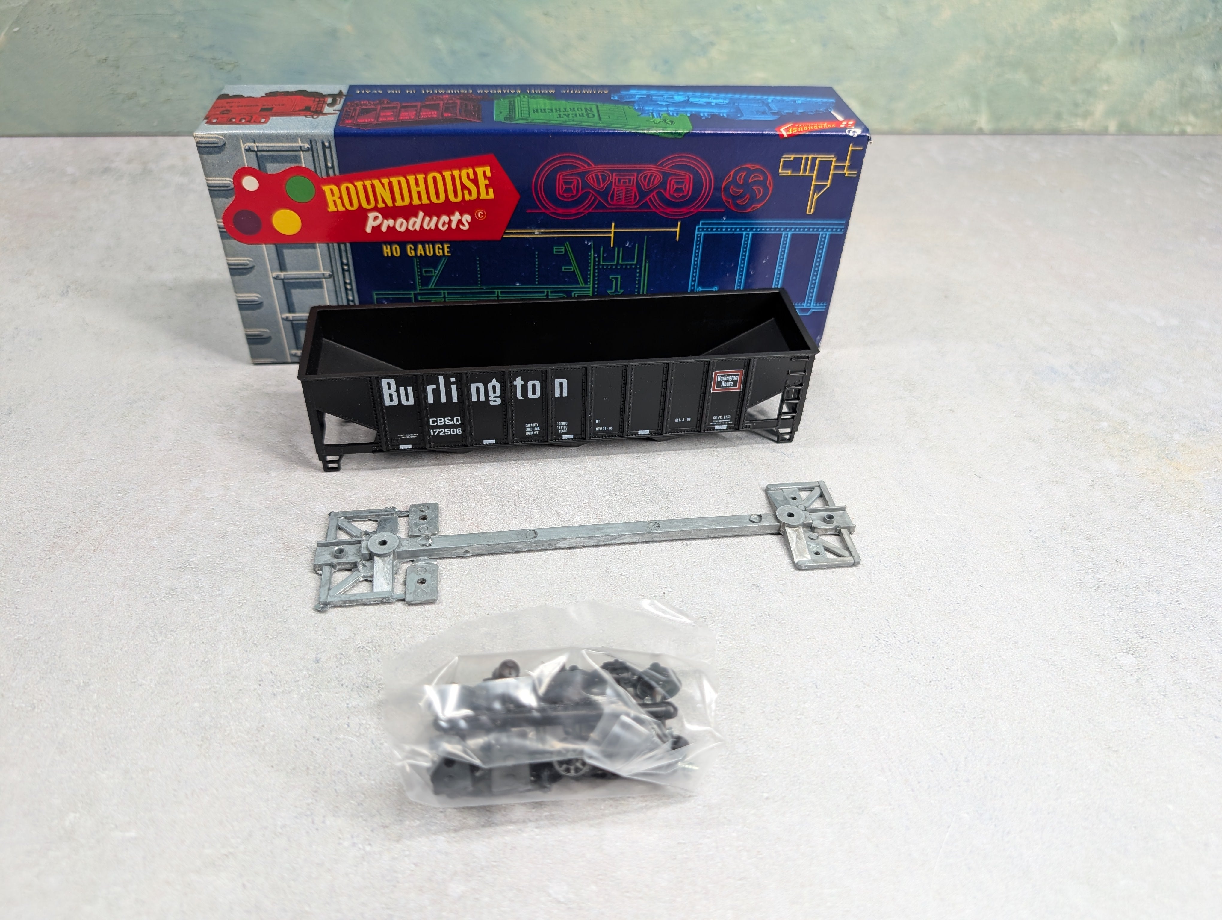 USED Roundhouse 1541 HO Scale 3-Bay Rib Side Hopper Burlington CB&Q #172506 KIT
