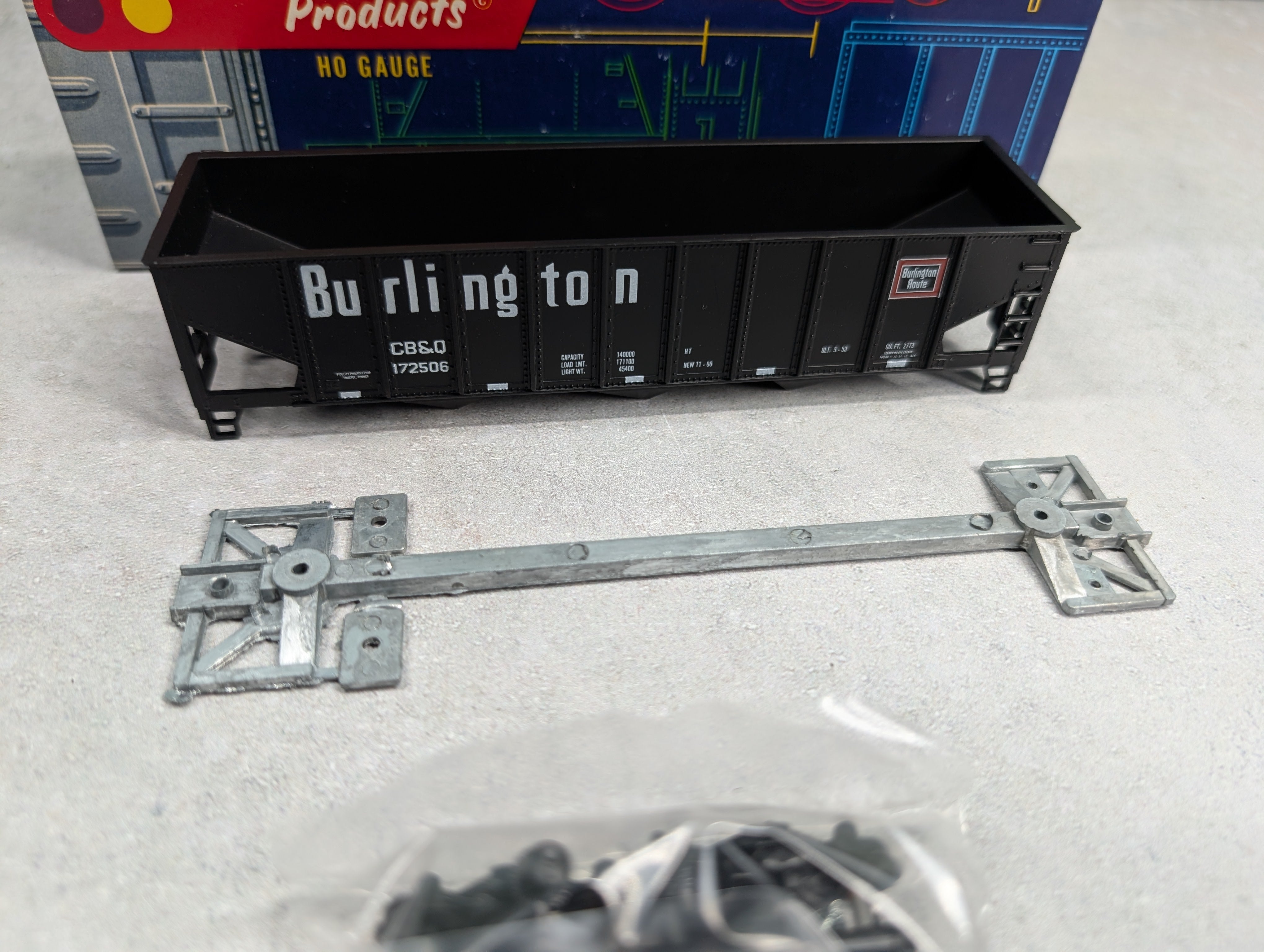 USED Roundhouse 1541 HO Scale 3-Bay Rib Side Hopper Burlington CB&Q #172506 KIT