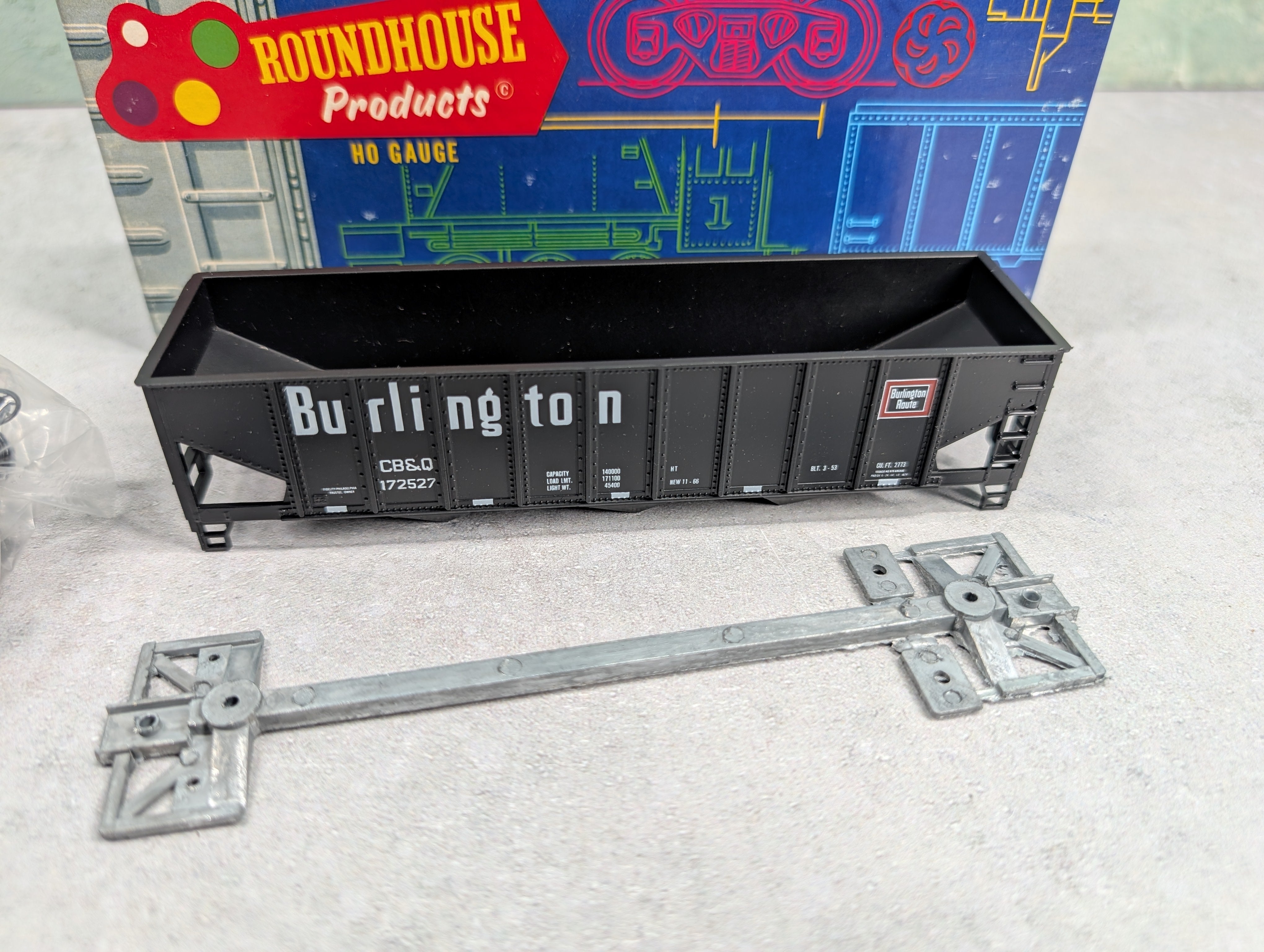 USED Roundhouse 1541 HO Scale 3-Bay Rib Side Hopper Burlington CB&Q #172527 KIT