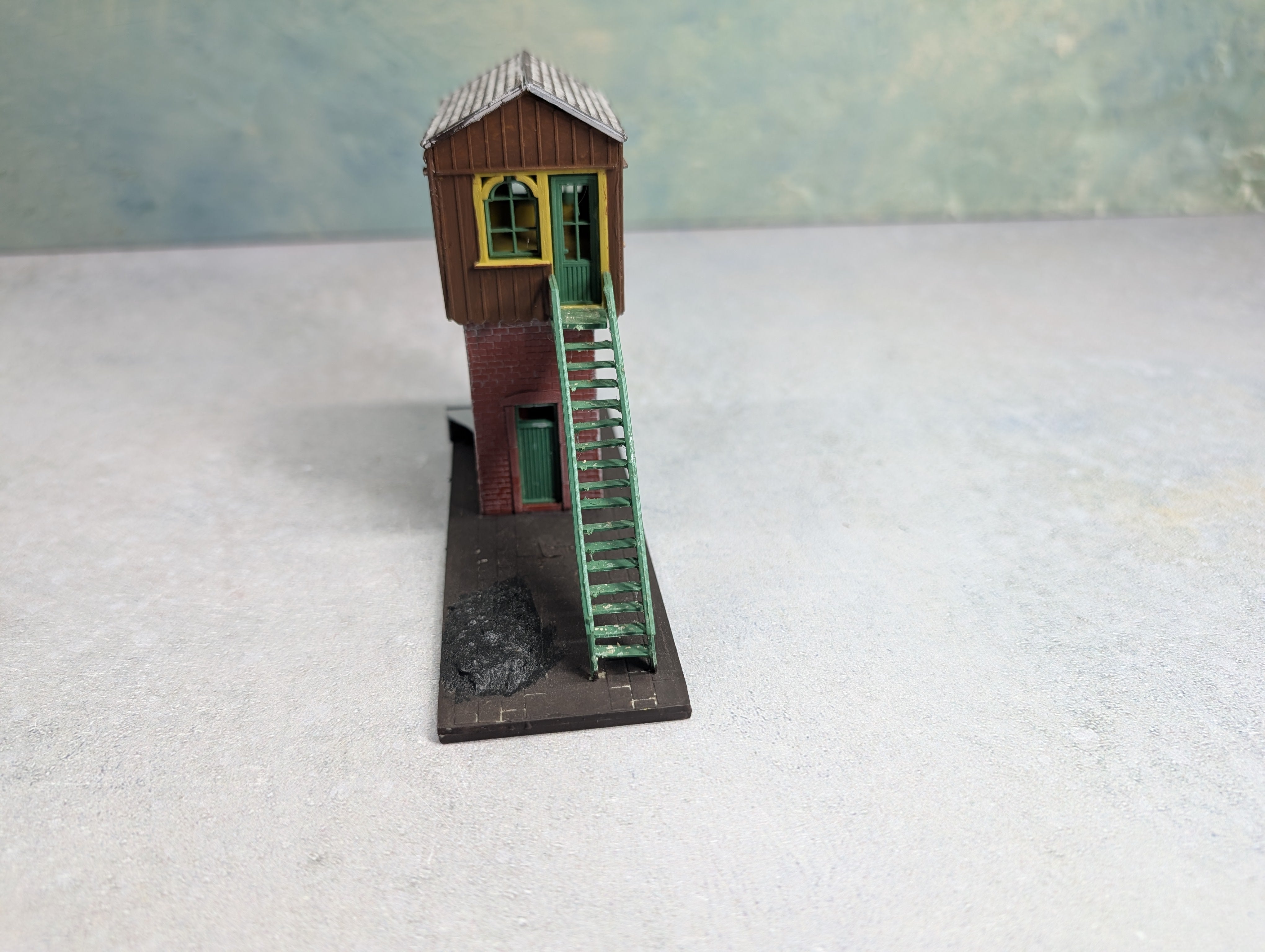 USED Life-Like HO Scale Station Tower
