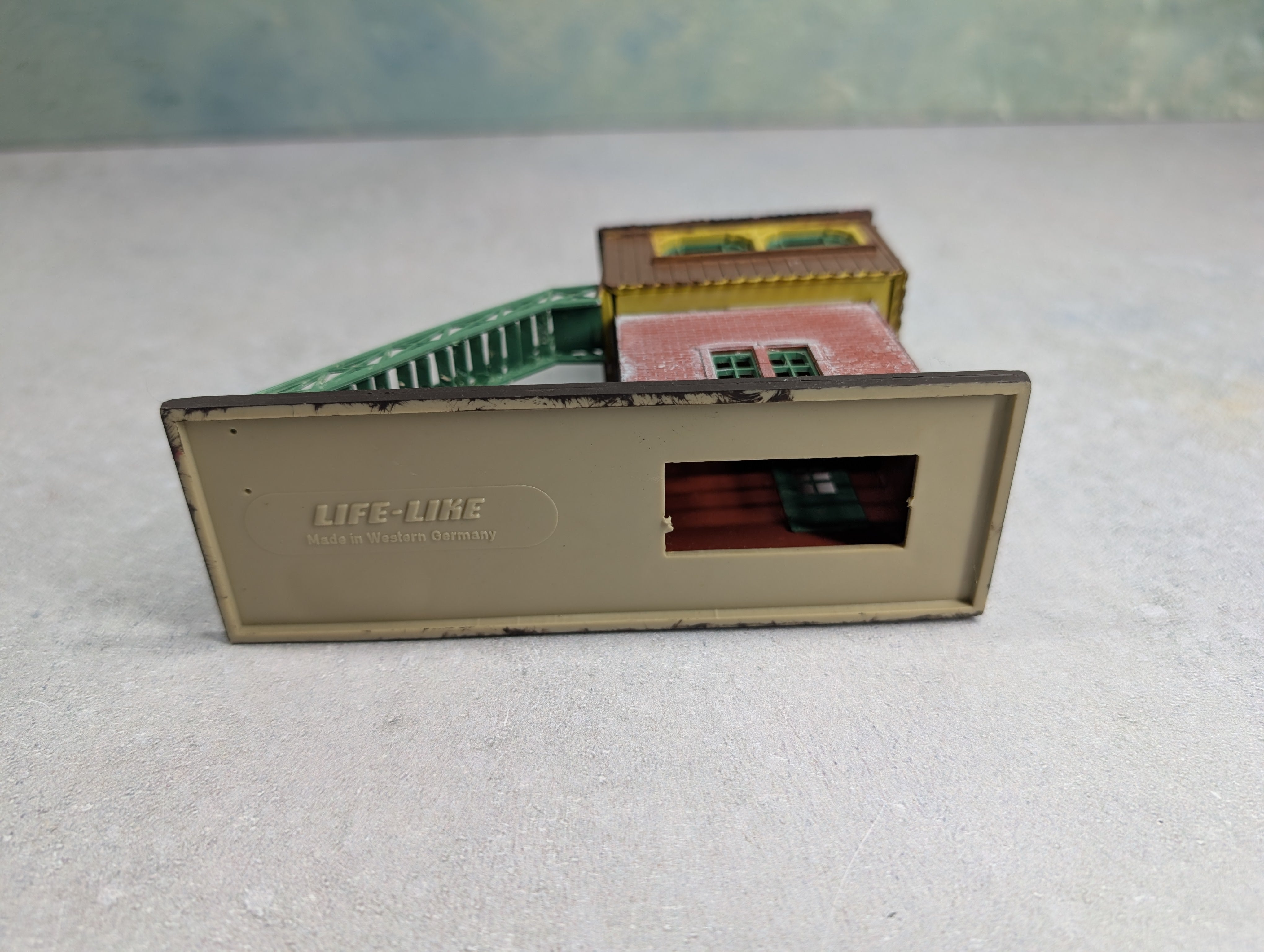 USED Life-Like HO Scale Station Tower