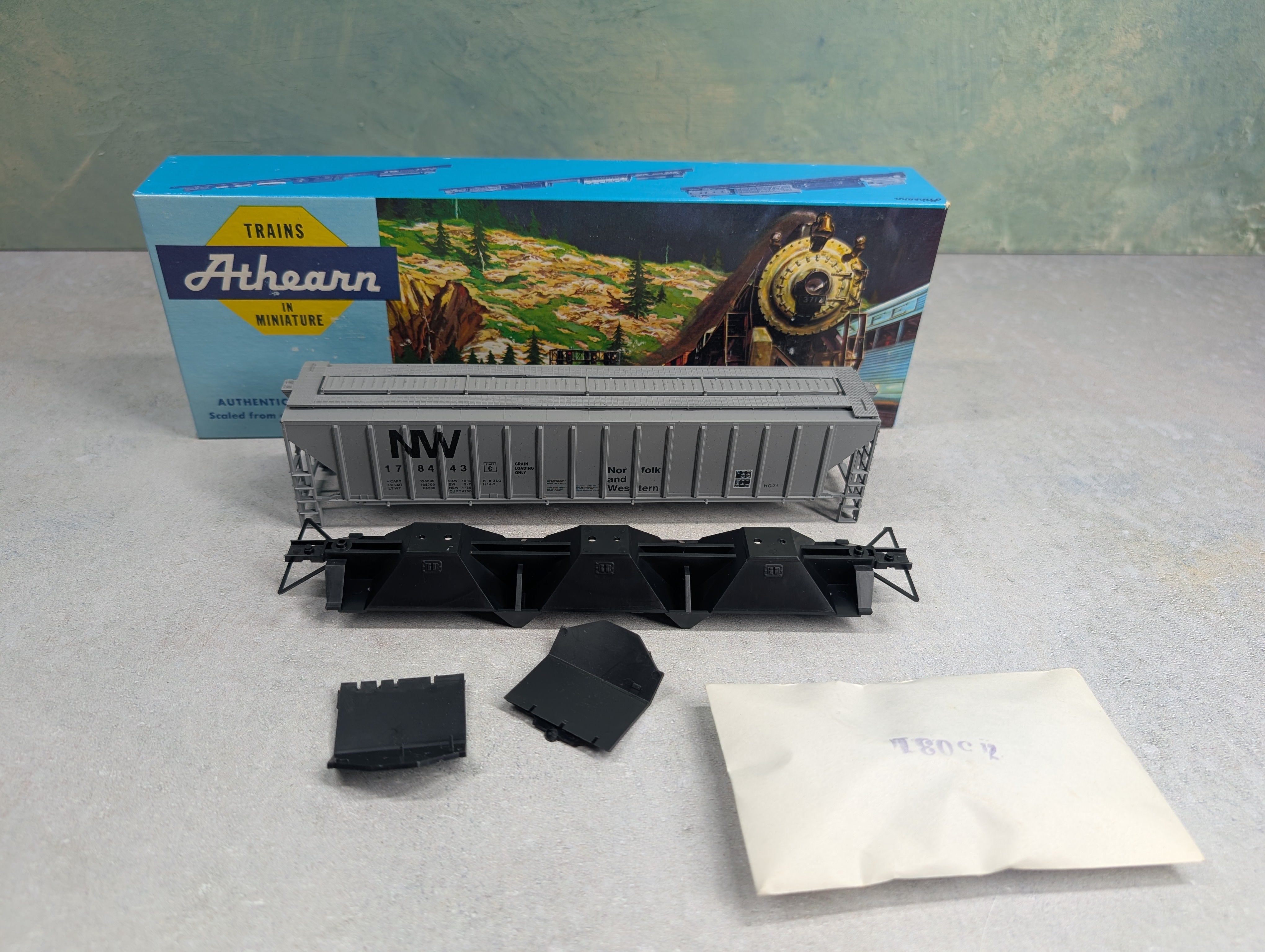 USED Athearn 230 HO Scale 54' Ribside Covered Hopper Norfolk & Western NW #178443 Rail Runner KIT